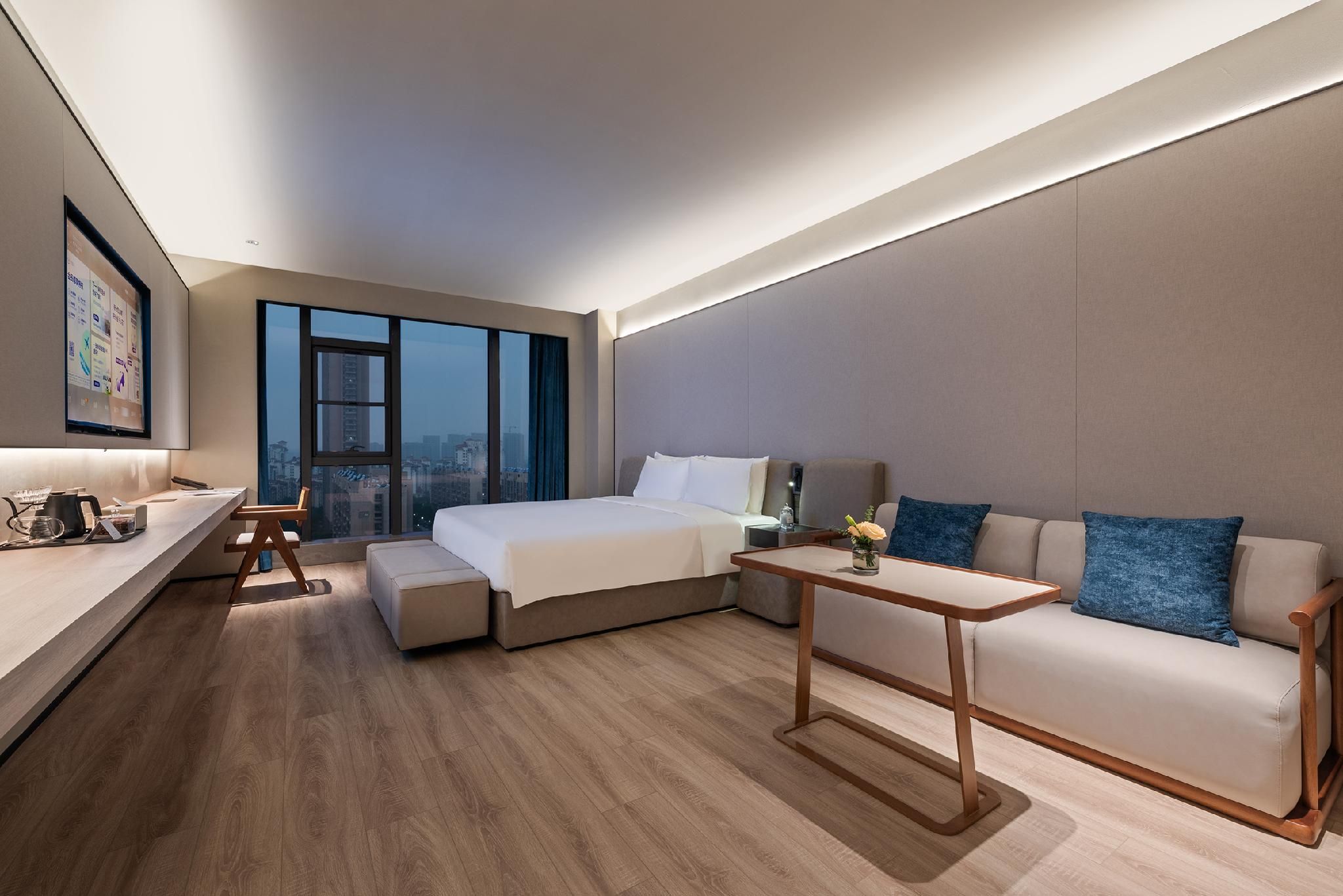 Huazhu - Deluxe Bed Room With View
