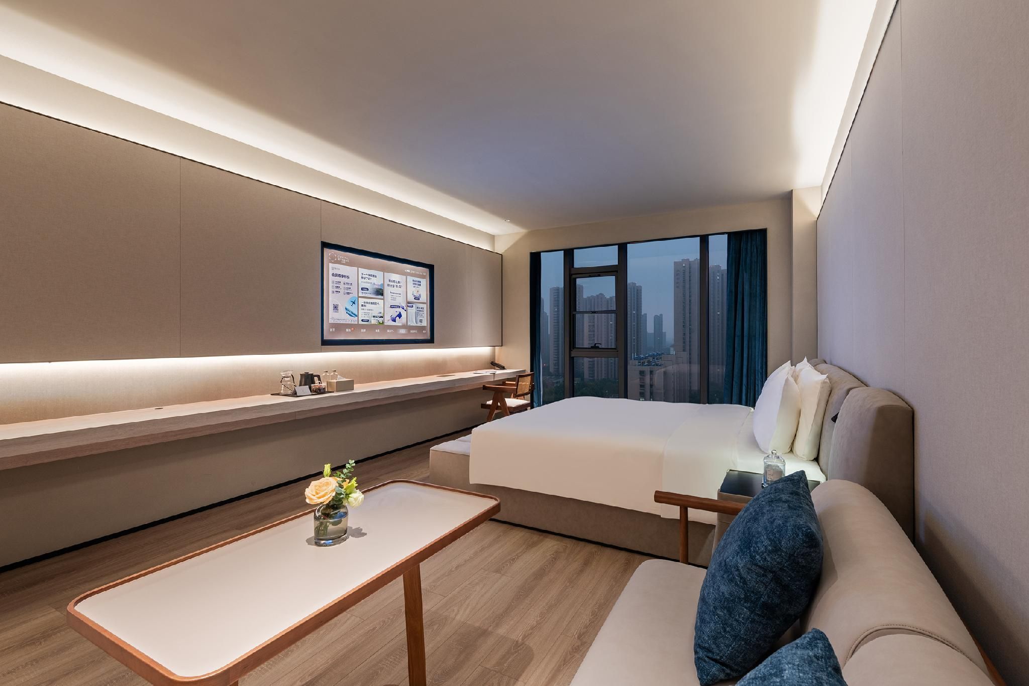 Huazhu - Deluxe Bed Room With View