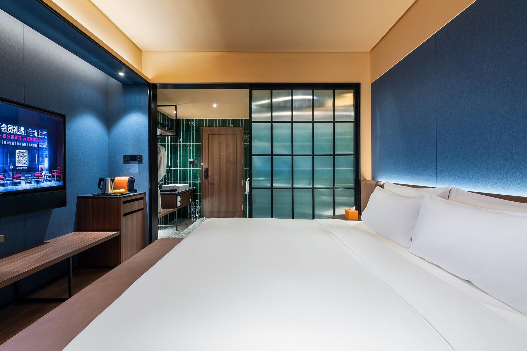 Huazhu - Room With Bed