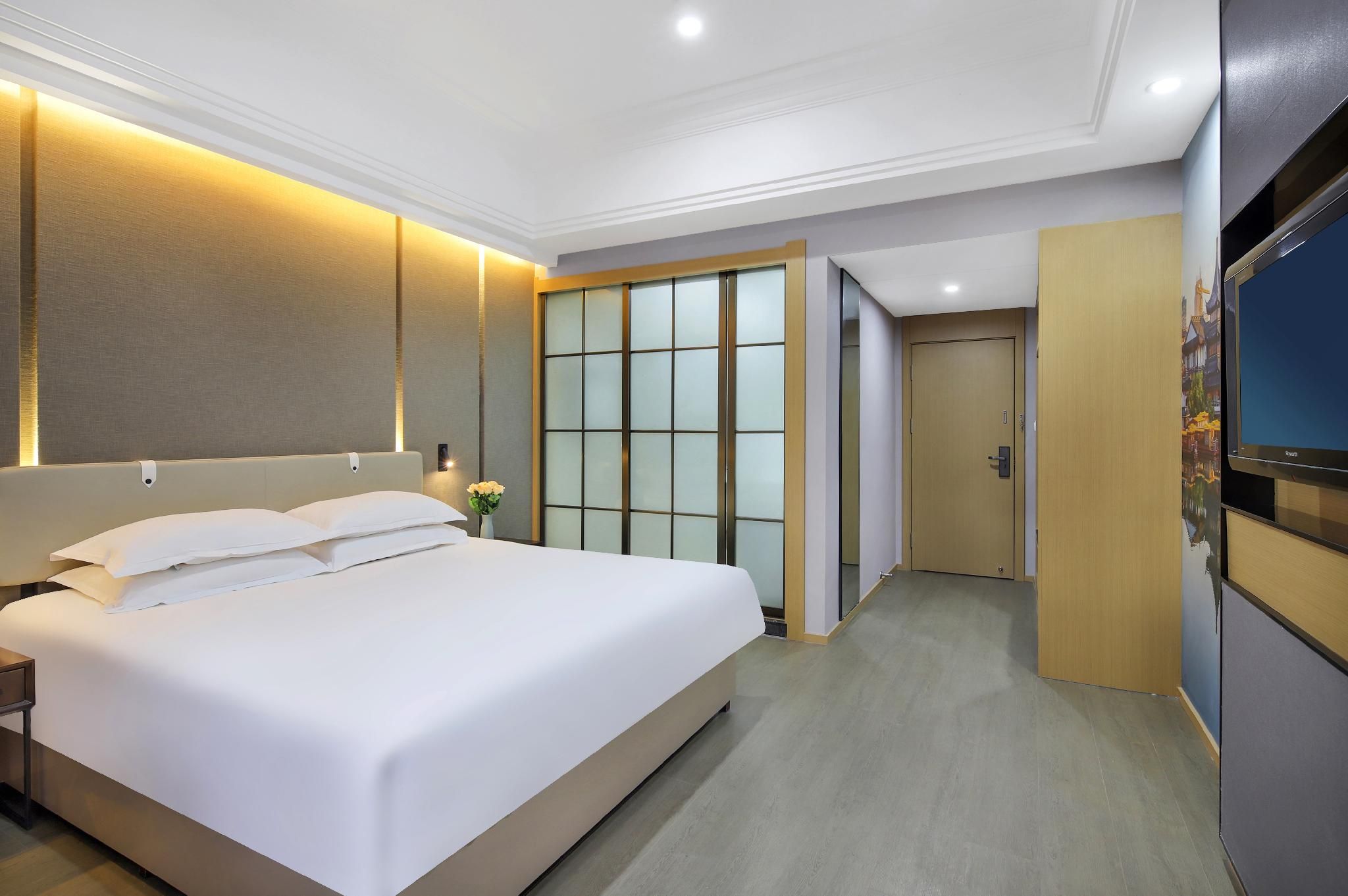 Queen Superior Room