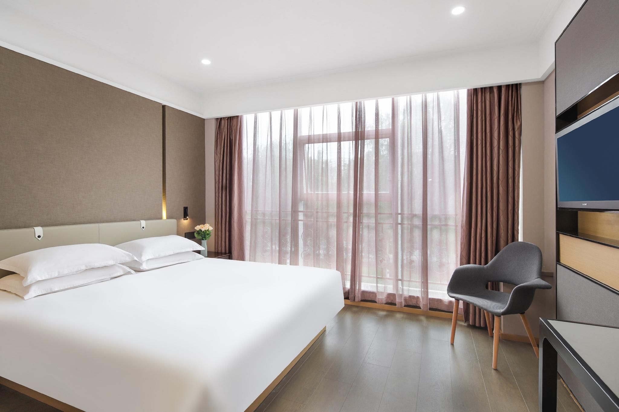 Huazhu - Room With Bed