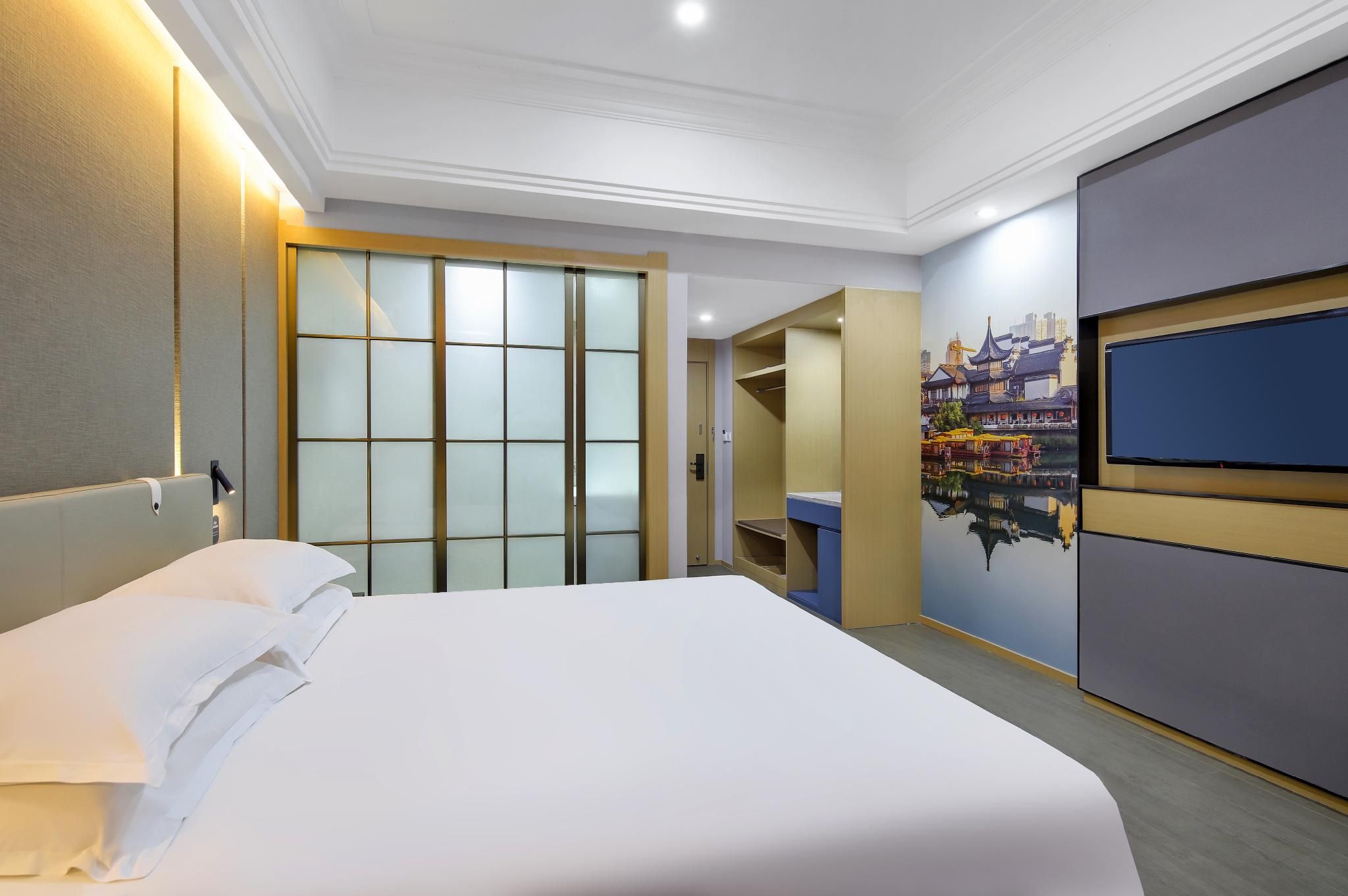 Queen Superior Room