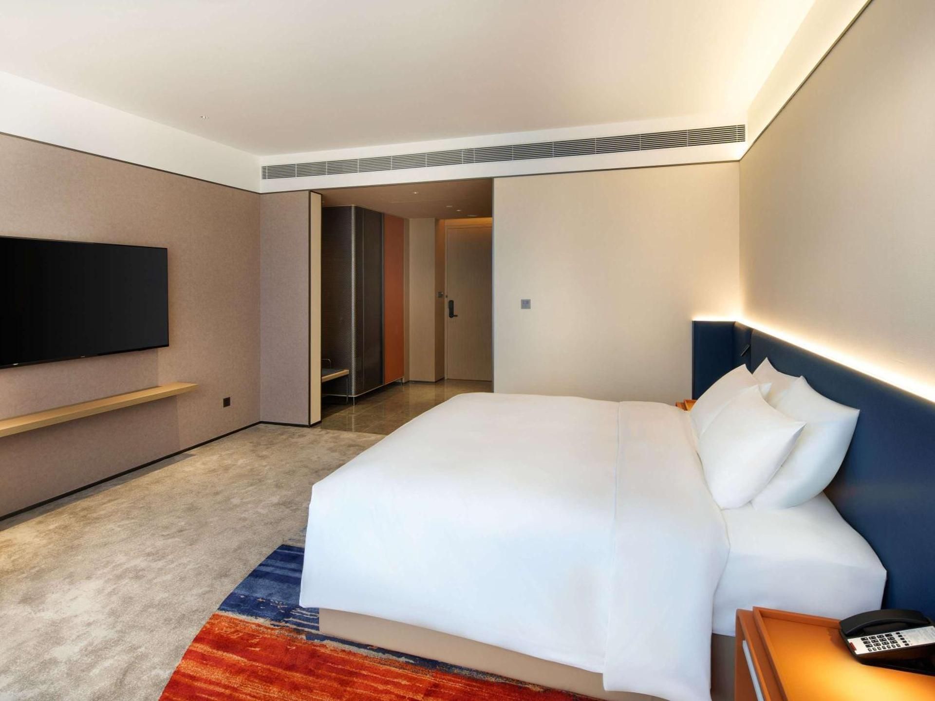 Standard Queen Room
