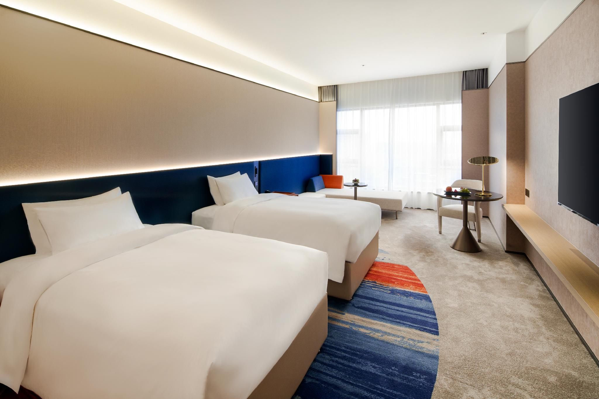 Superior Room, High Floor--2 Simple Beds