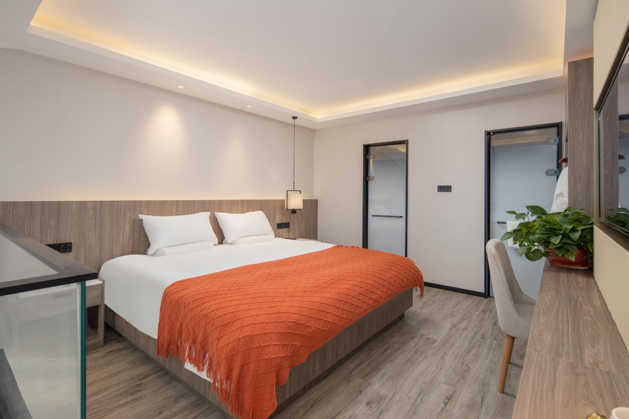 Tatami Queen Room