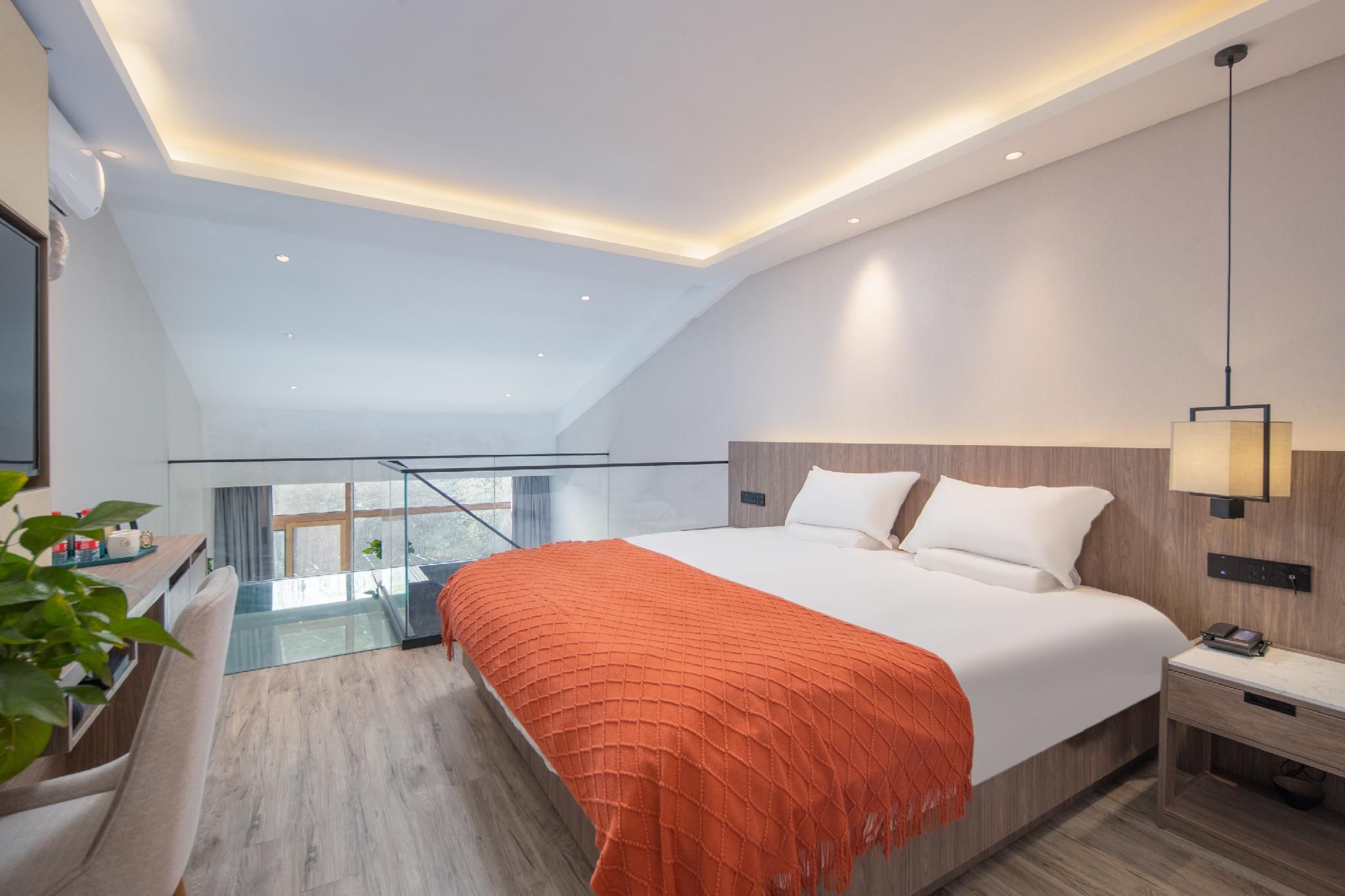 Tatami Queen Room
