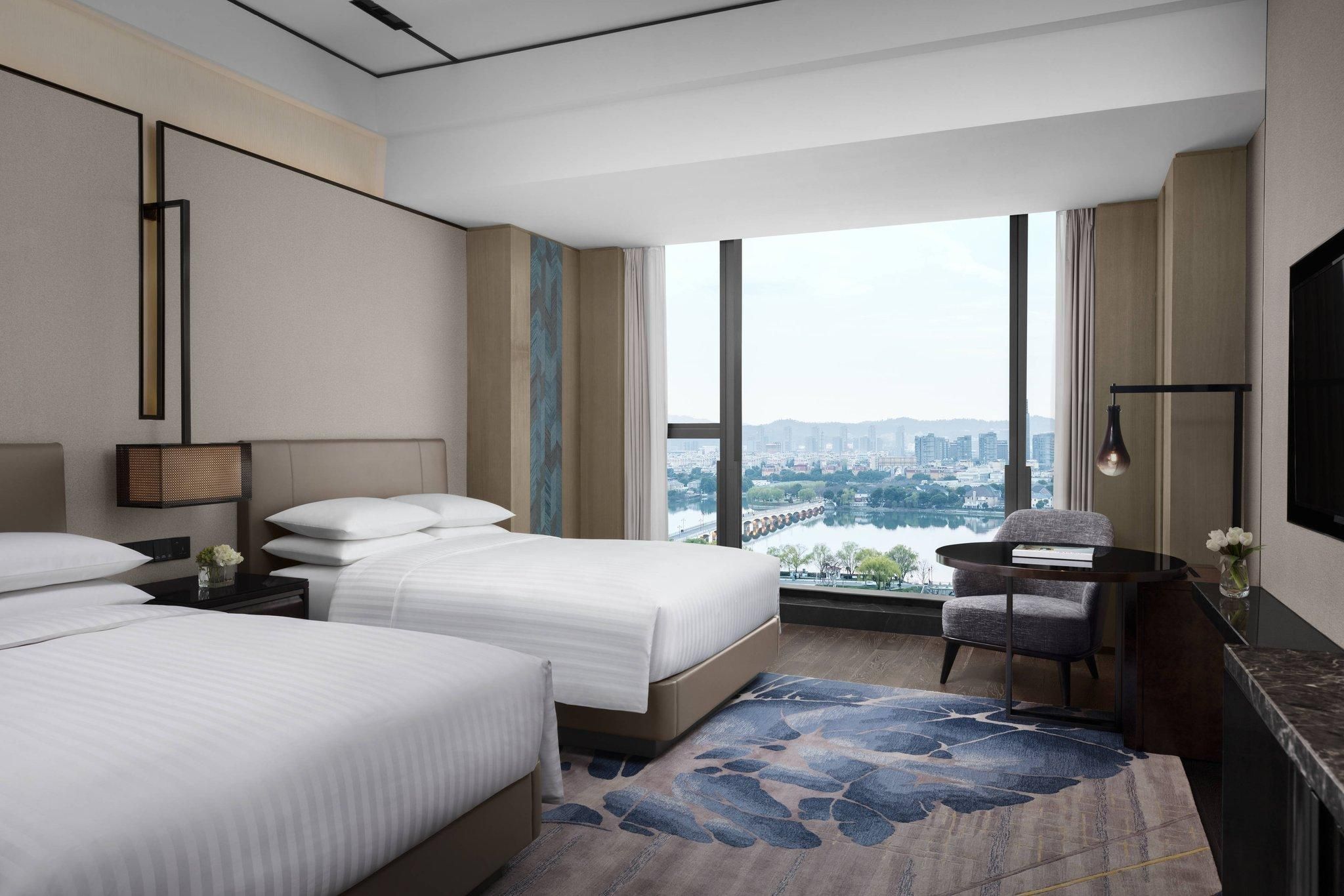 Club lounge access, Guest room, 2 Twin, Lake view