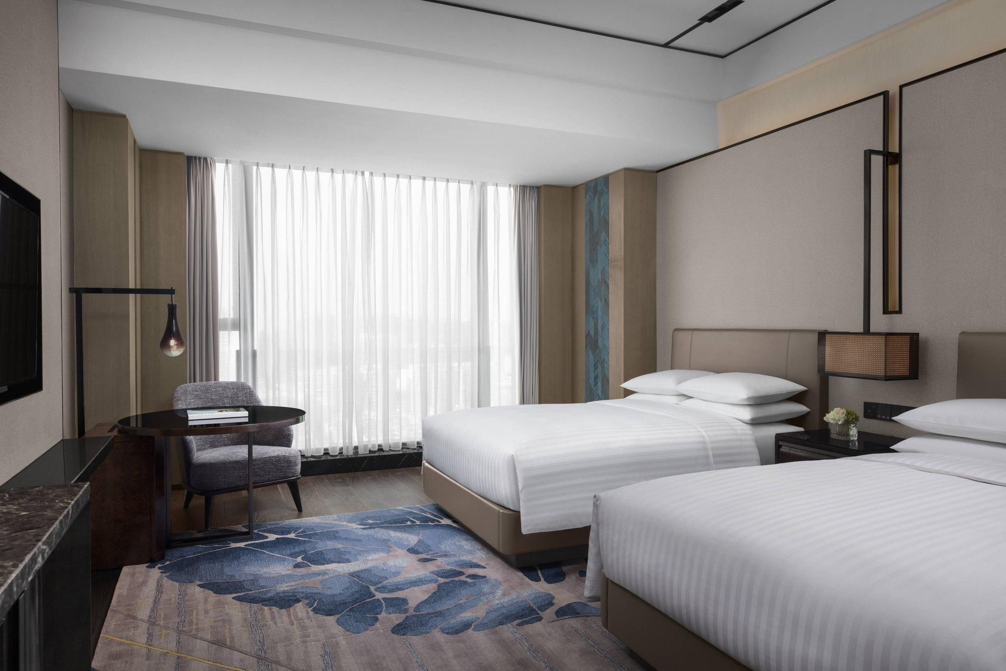 Guest Room, 2 Twin, City View