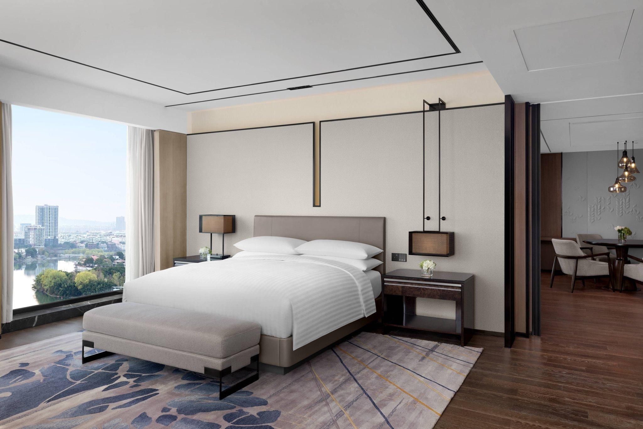 club lounge access, vice presidential suite, 1 king, lake view