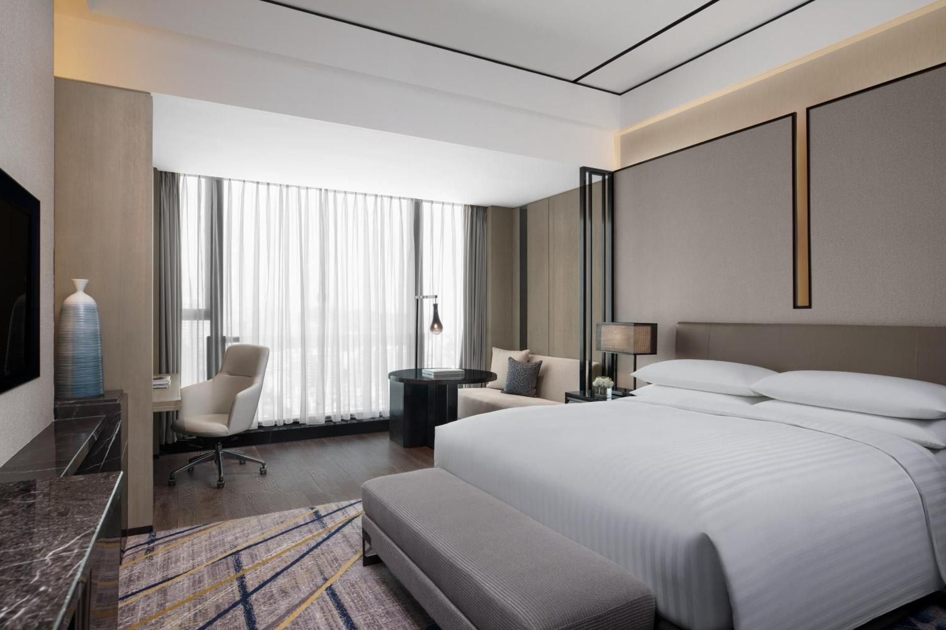 Guest Room, 2 Twin, City View