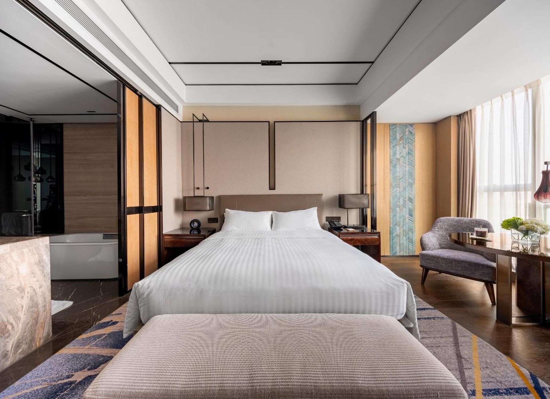 High Floor City View King Room