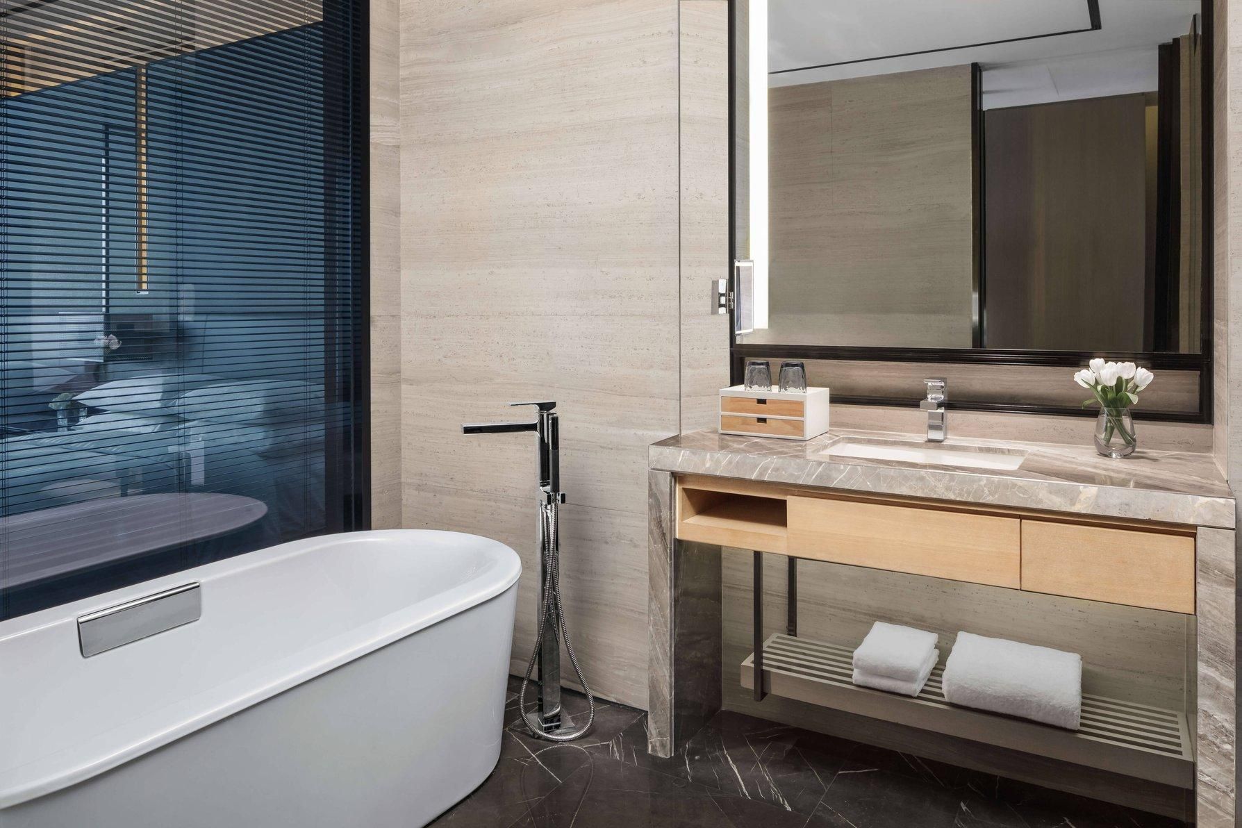 Guest room, 1 King, City view, High floor