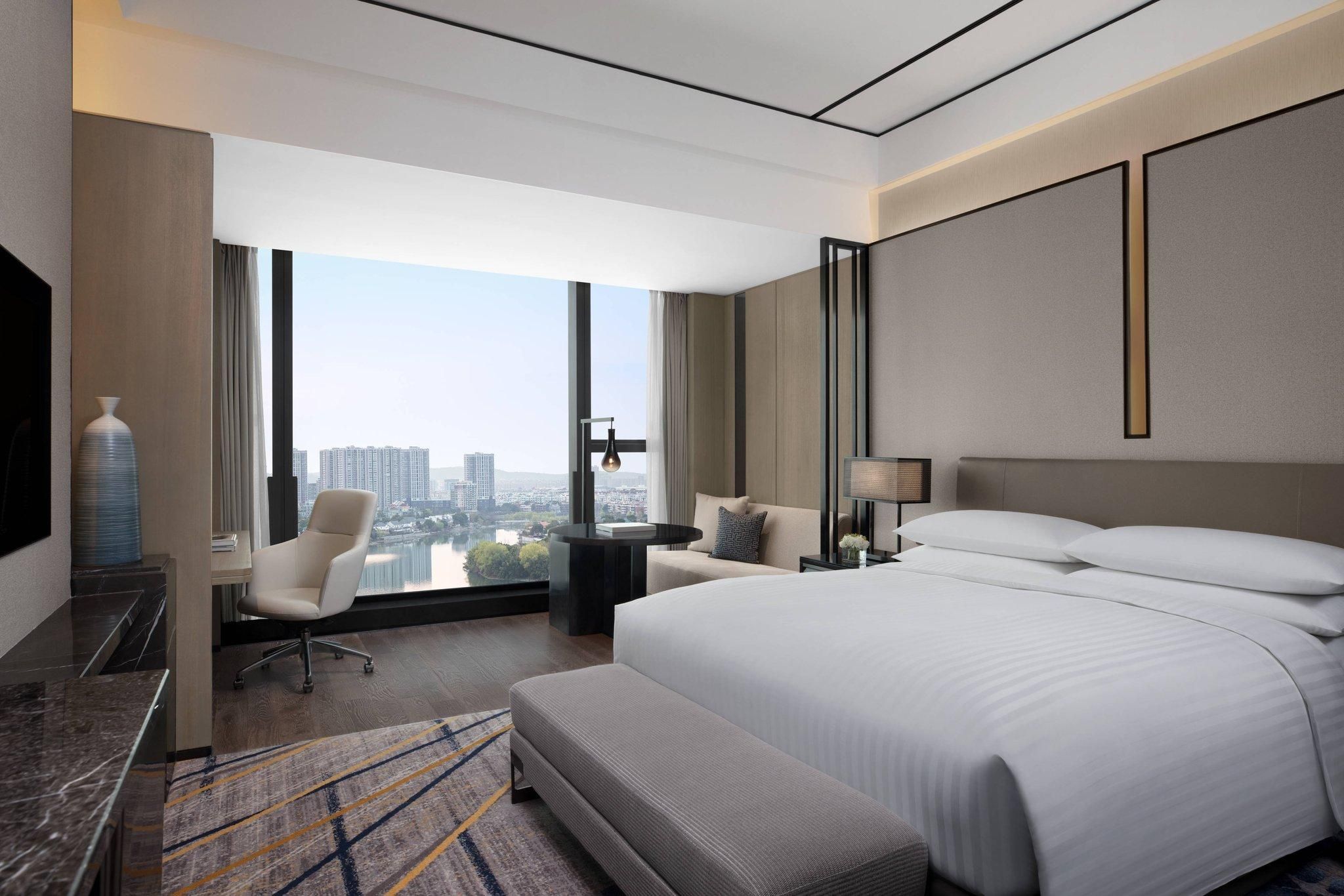 Guest room, 1 King, Lake view