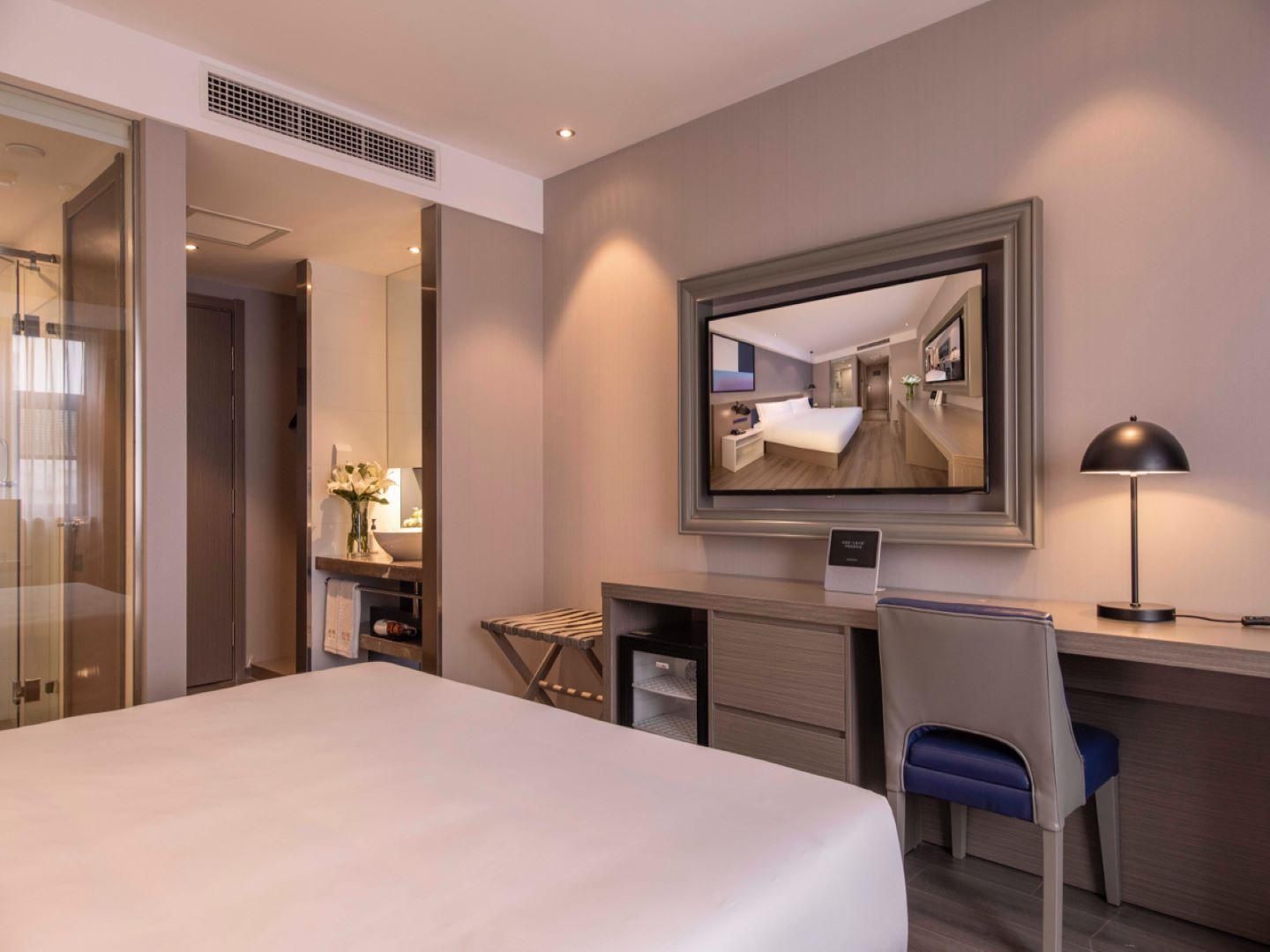 Deluxe Room Queen