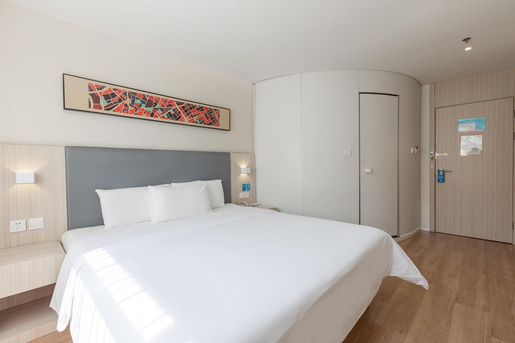 Huazhu - Superior BedRoom