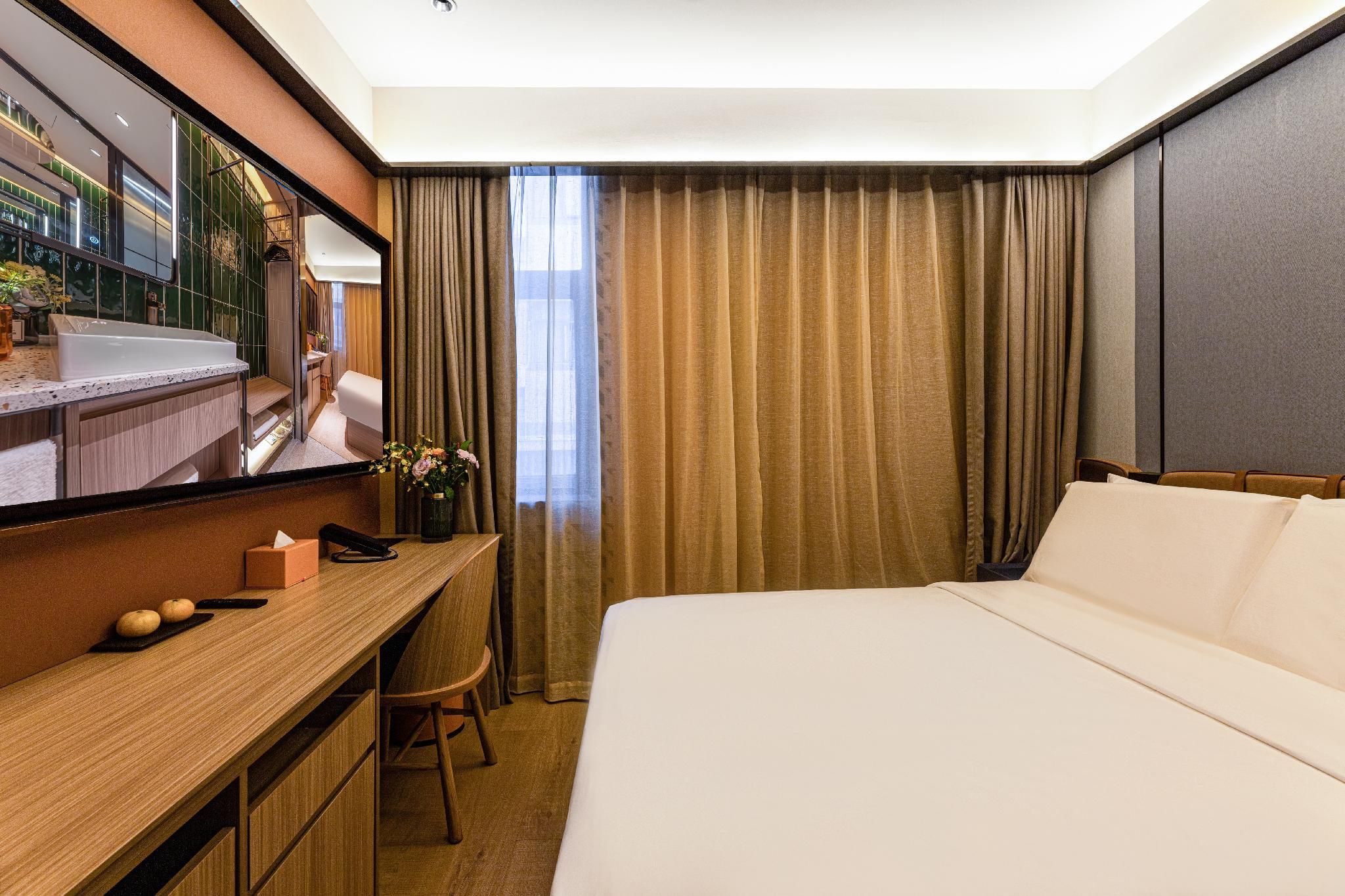 Hotel Queen Room