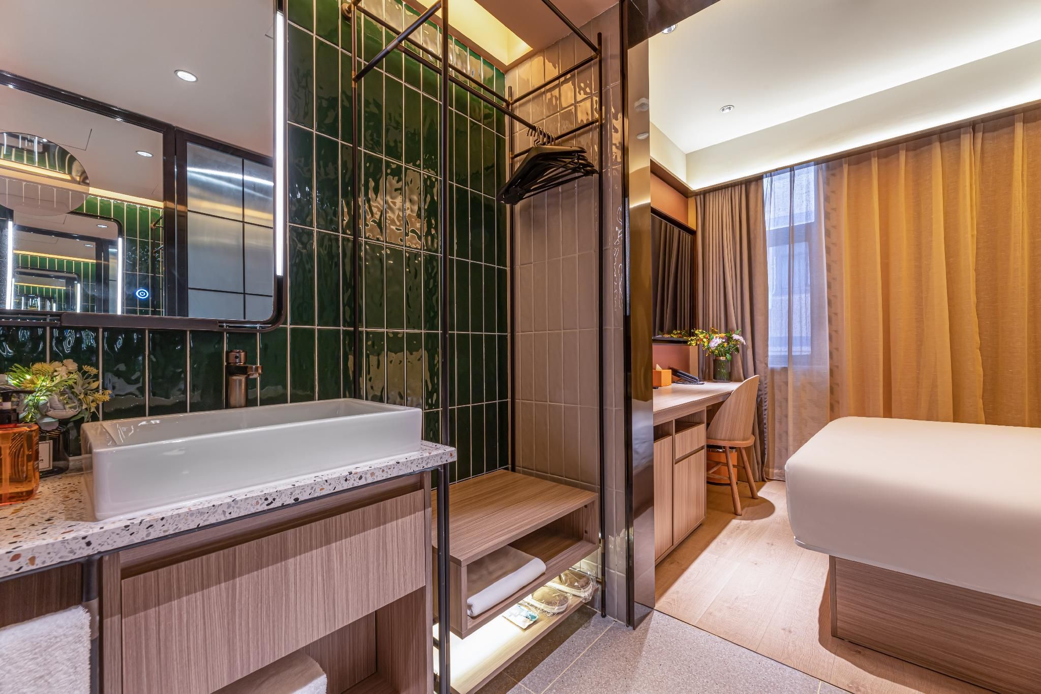 Hotel Queen Room