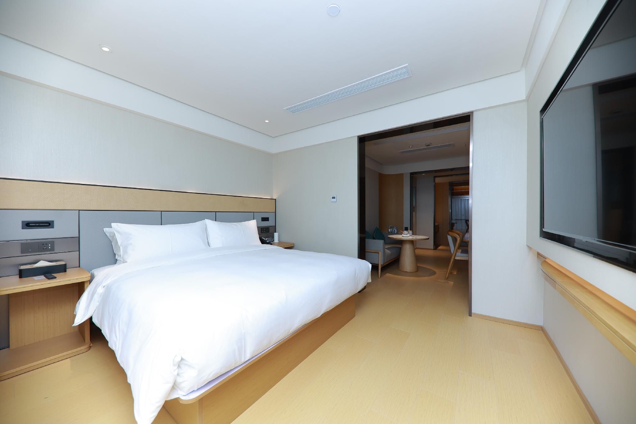 Business Queen Bed Room