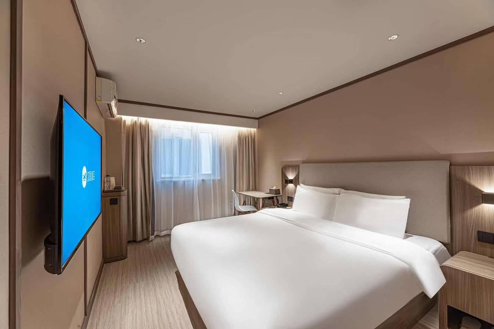 Business Queen Bed Room