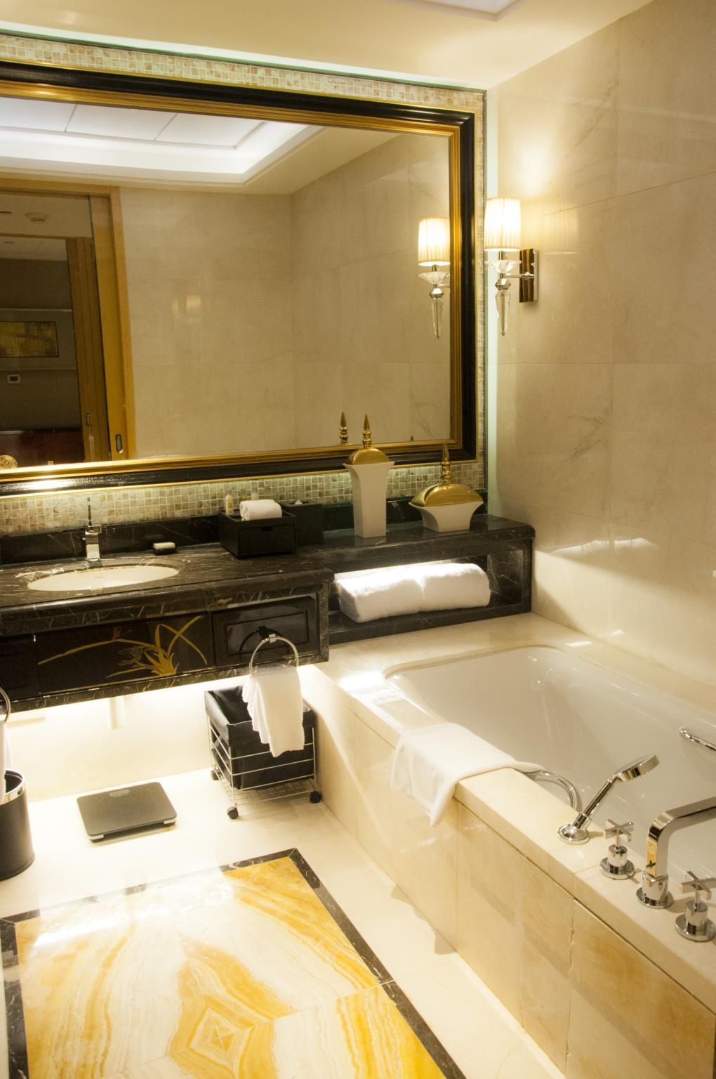 King Junior Suite with Lounge Access