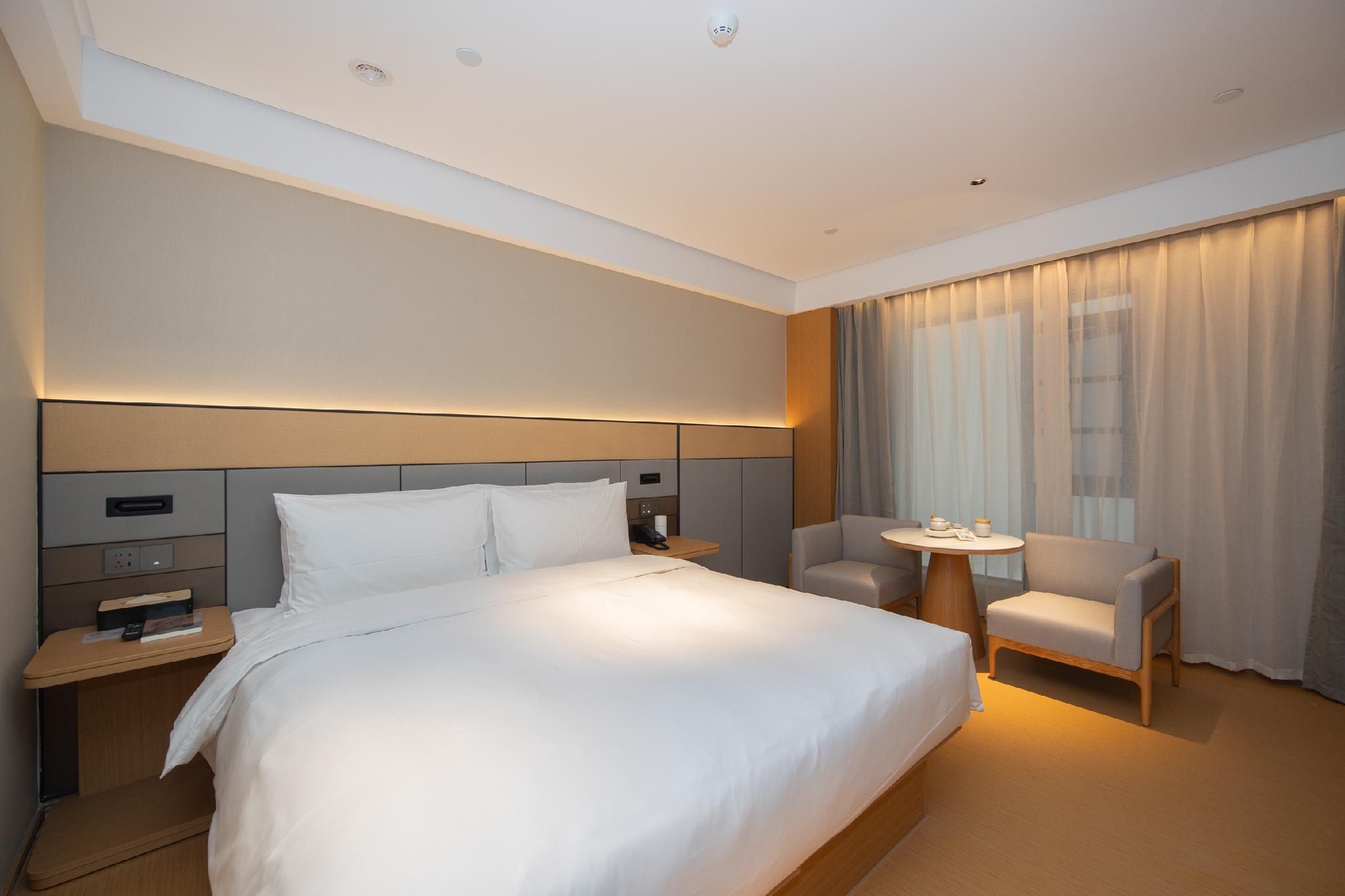 Huazhu - Room With Bed