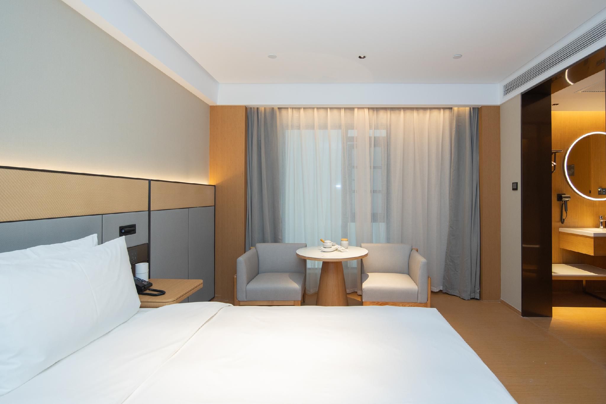 Huazhu - Room With Bed