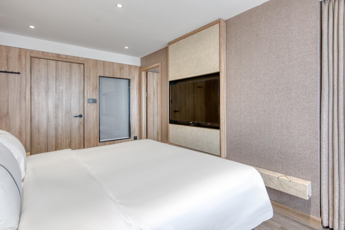 Dossen - Executive Suite