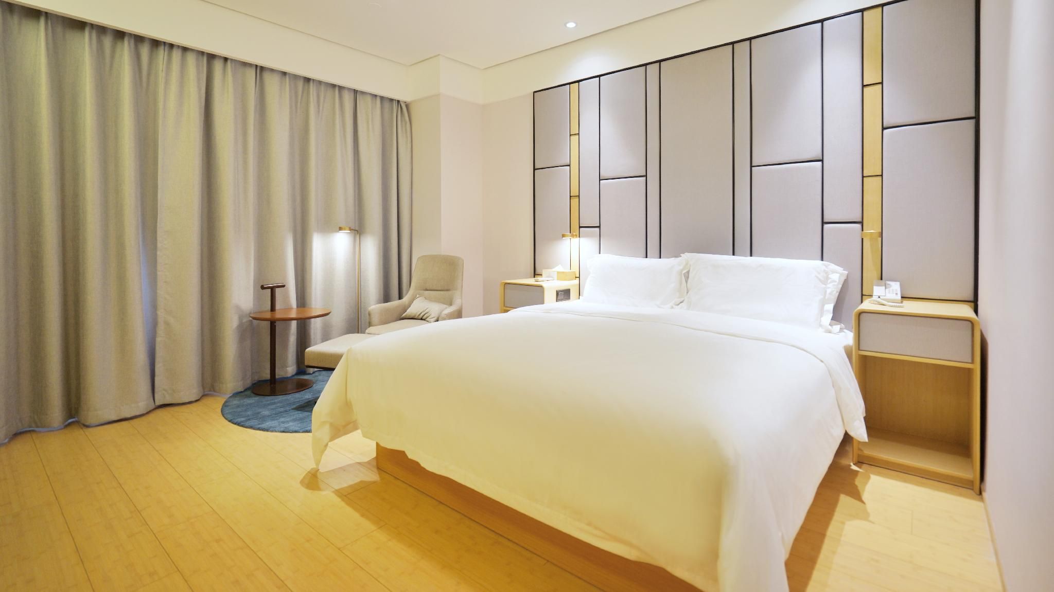 Business Queen Bed Room