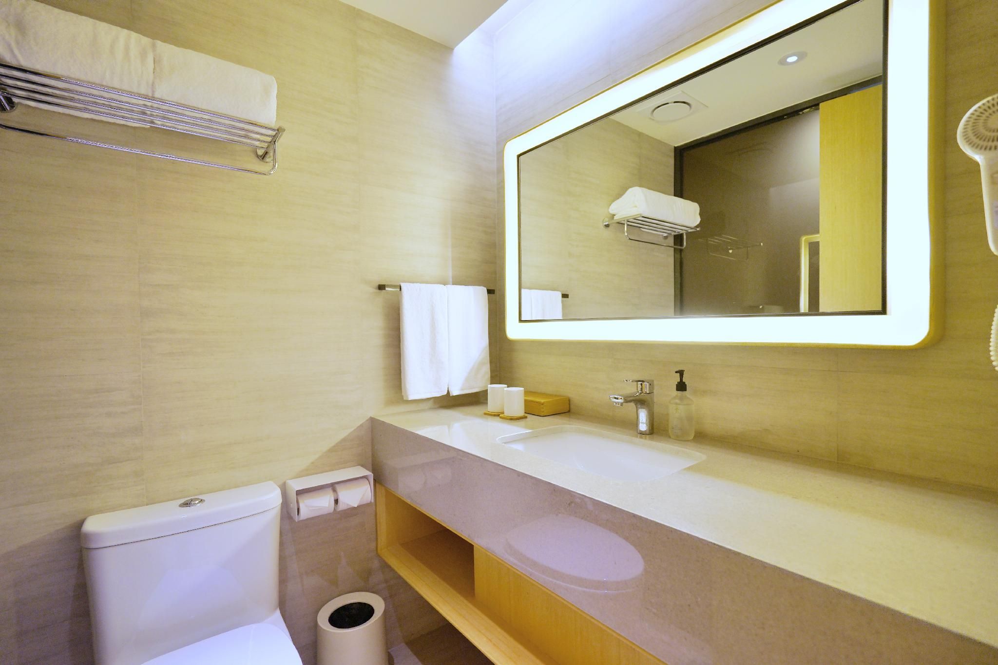 Huazhu - Room With Bed