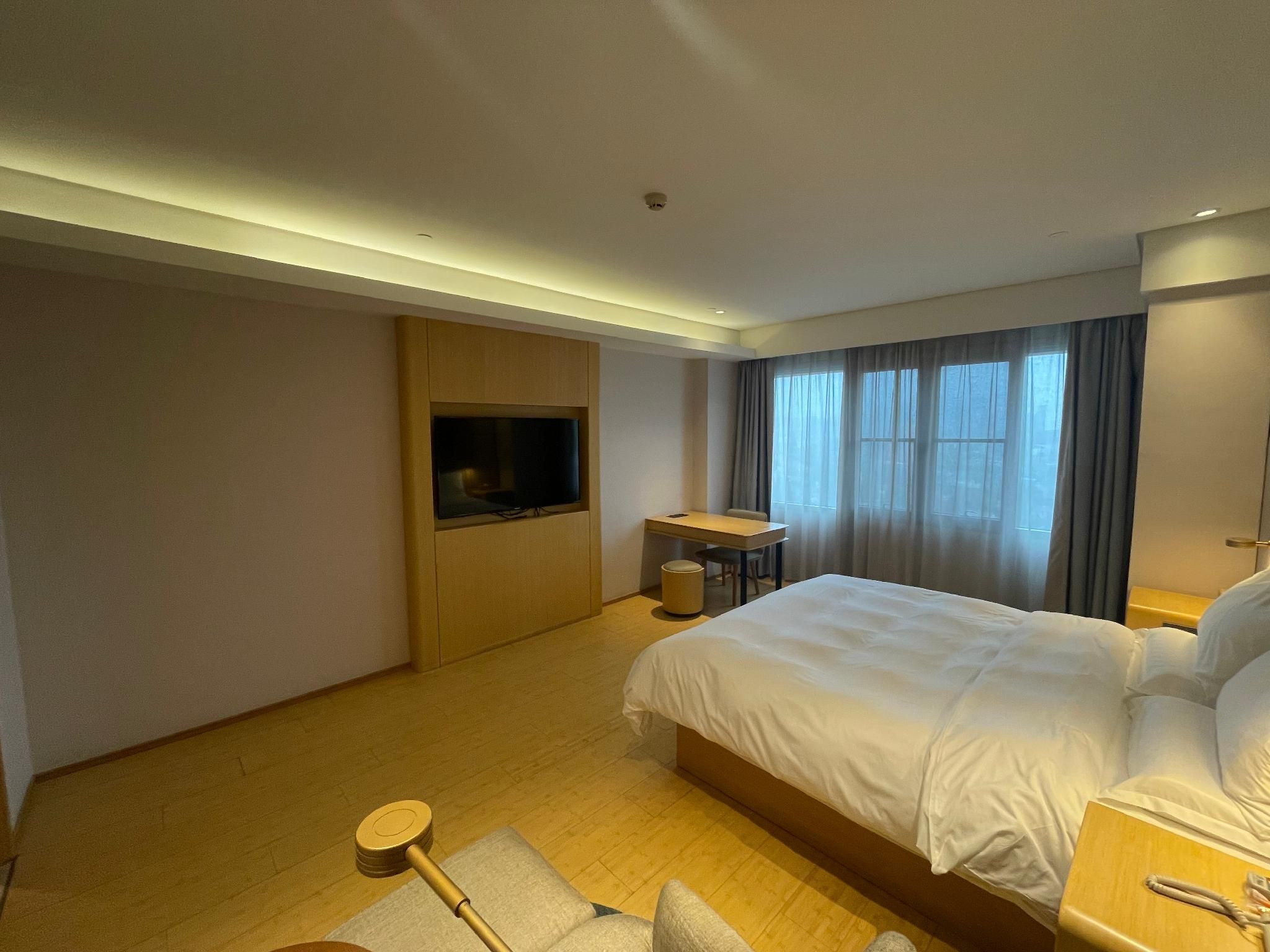 Business Queen Bed Room