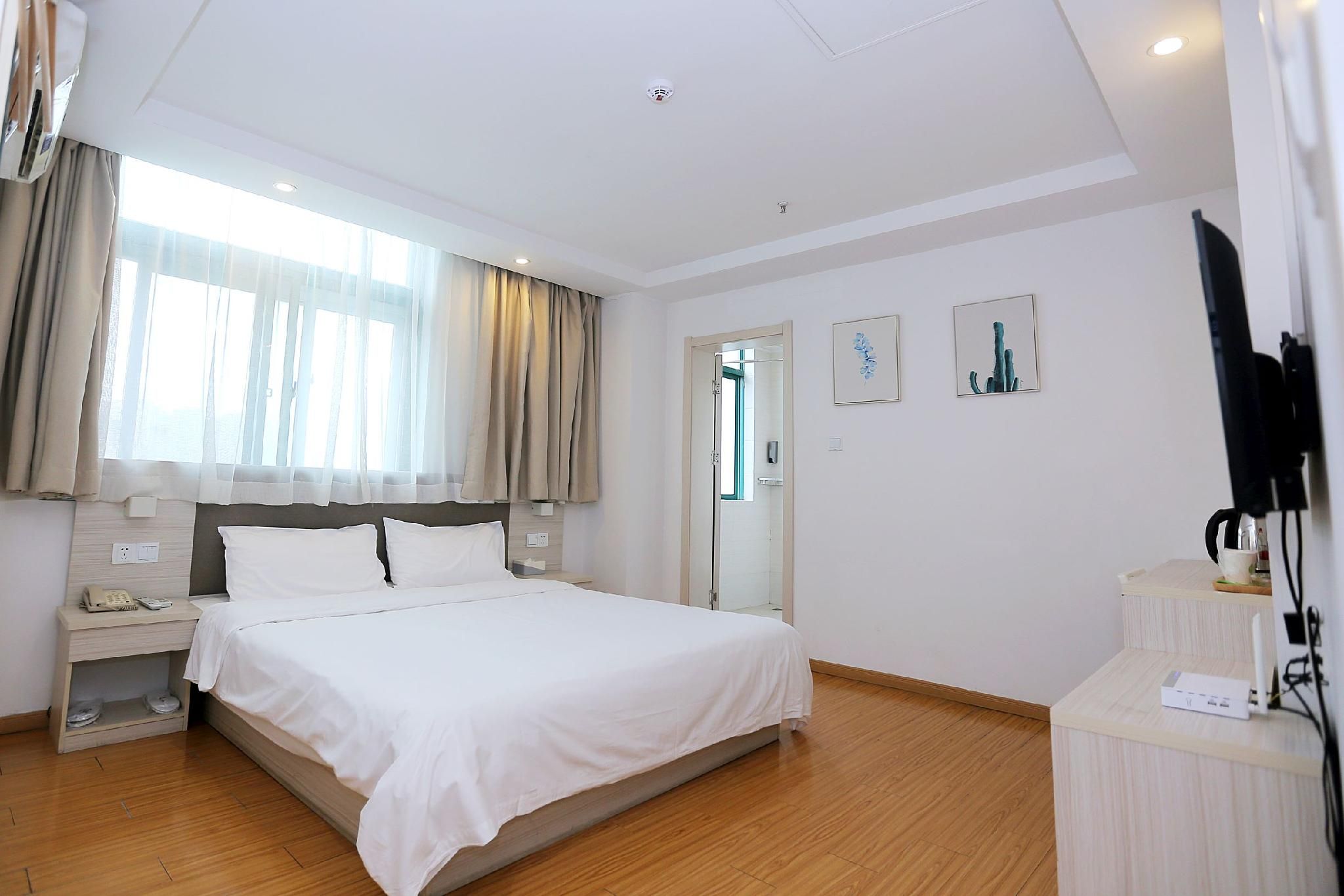 Huazhu - Room With Bed