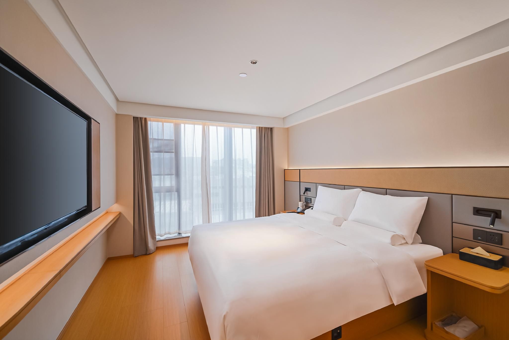 Huazhu - Deluxe Bed Room
