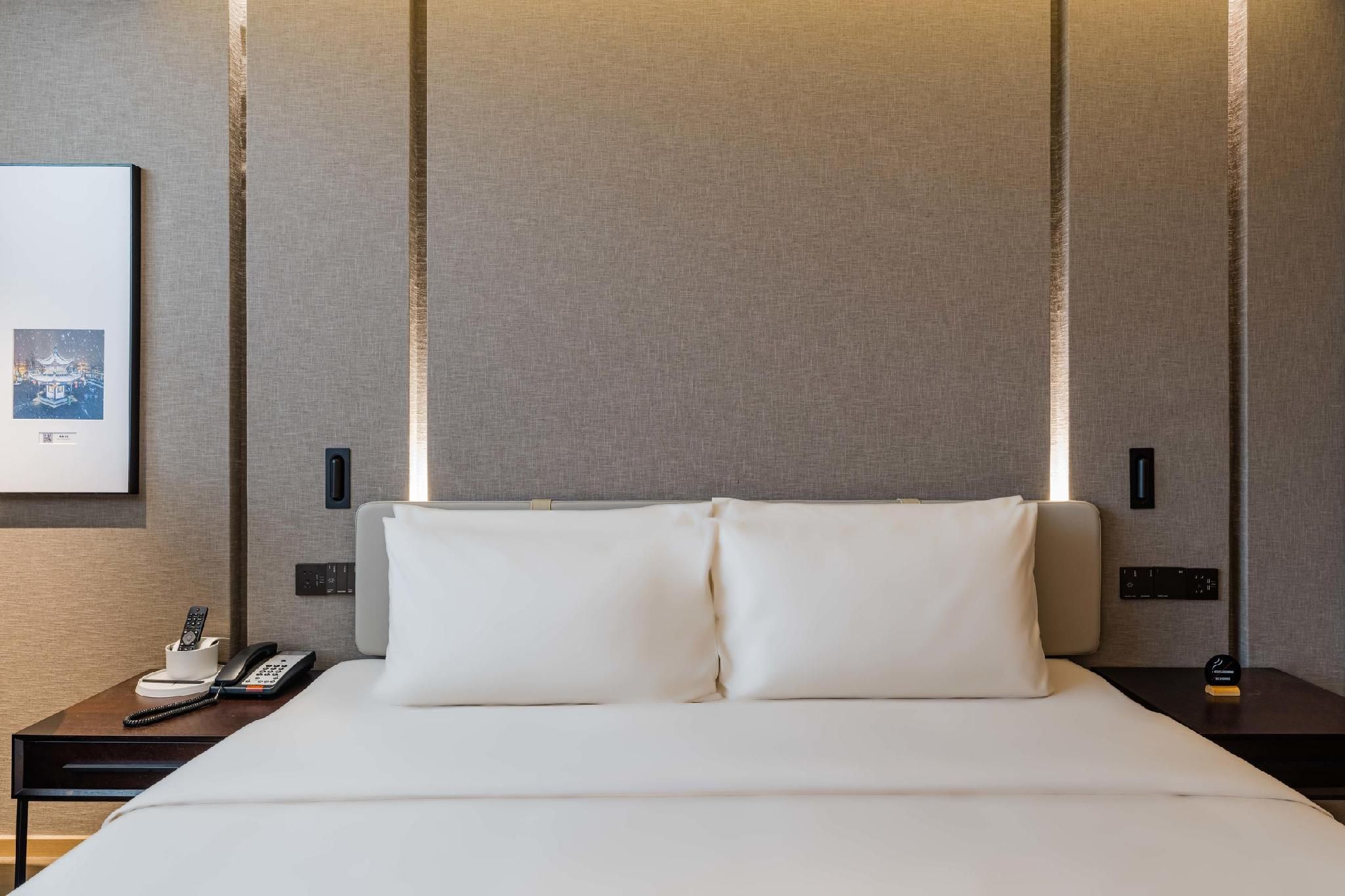 Executive room, Guest room, 1 Queen
