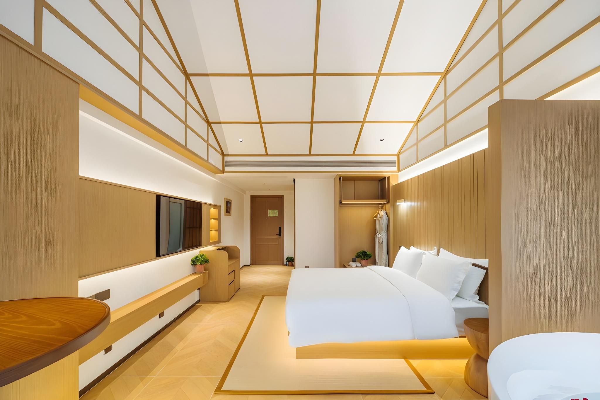 Huazhu - Room With Bed
