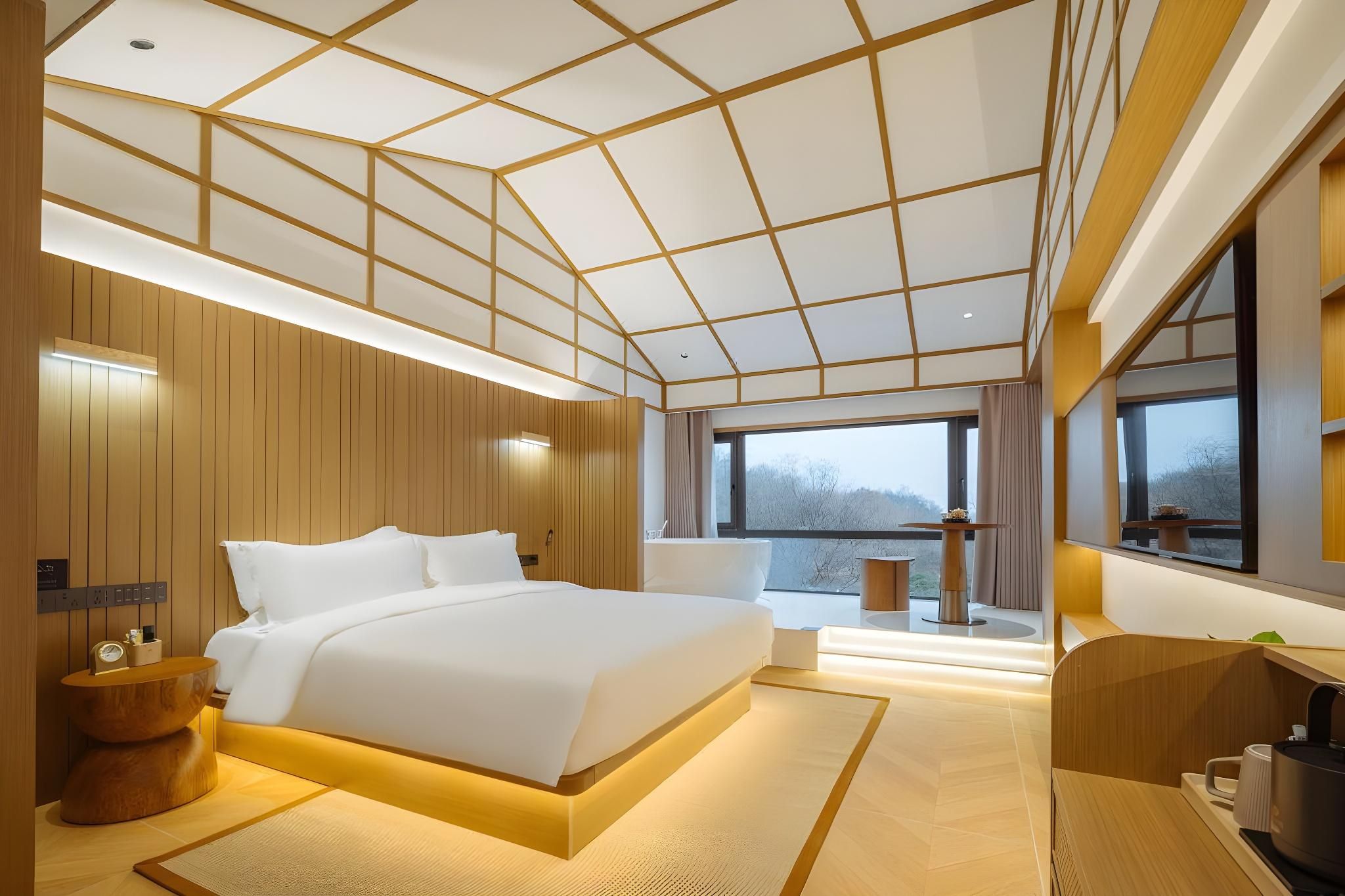 Huazhu - Room With Bed
