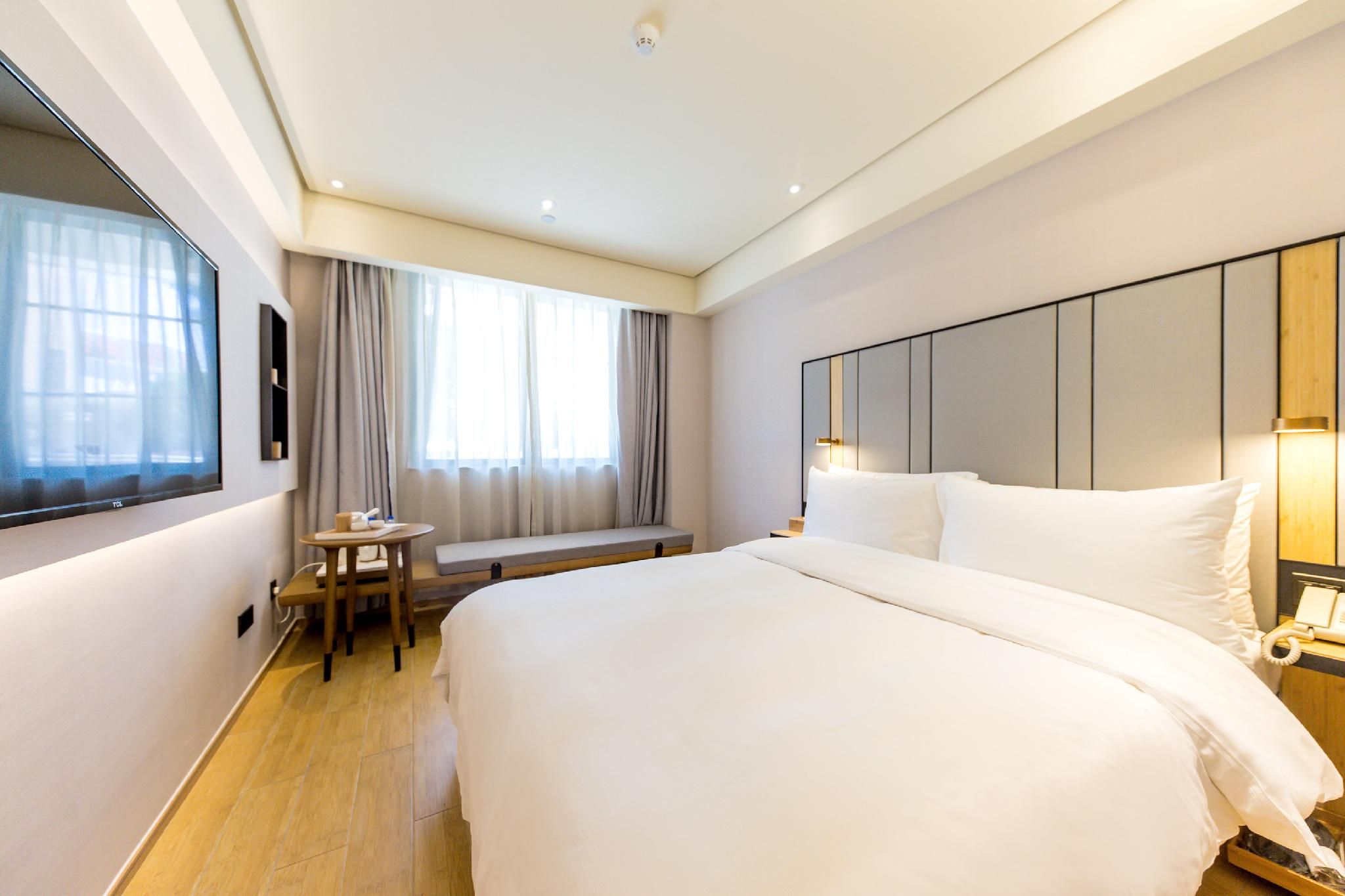 Huazhu - Room With Bed