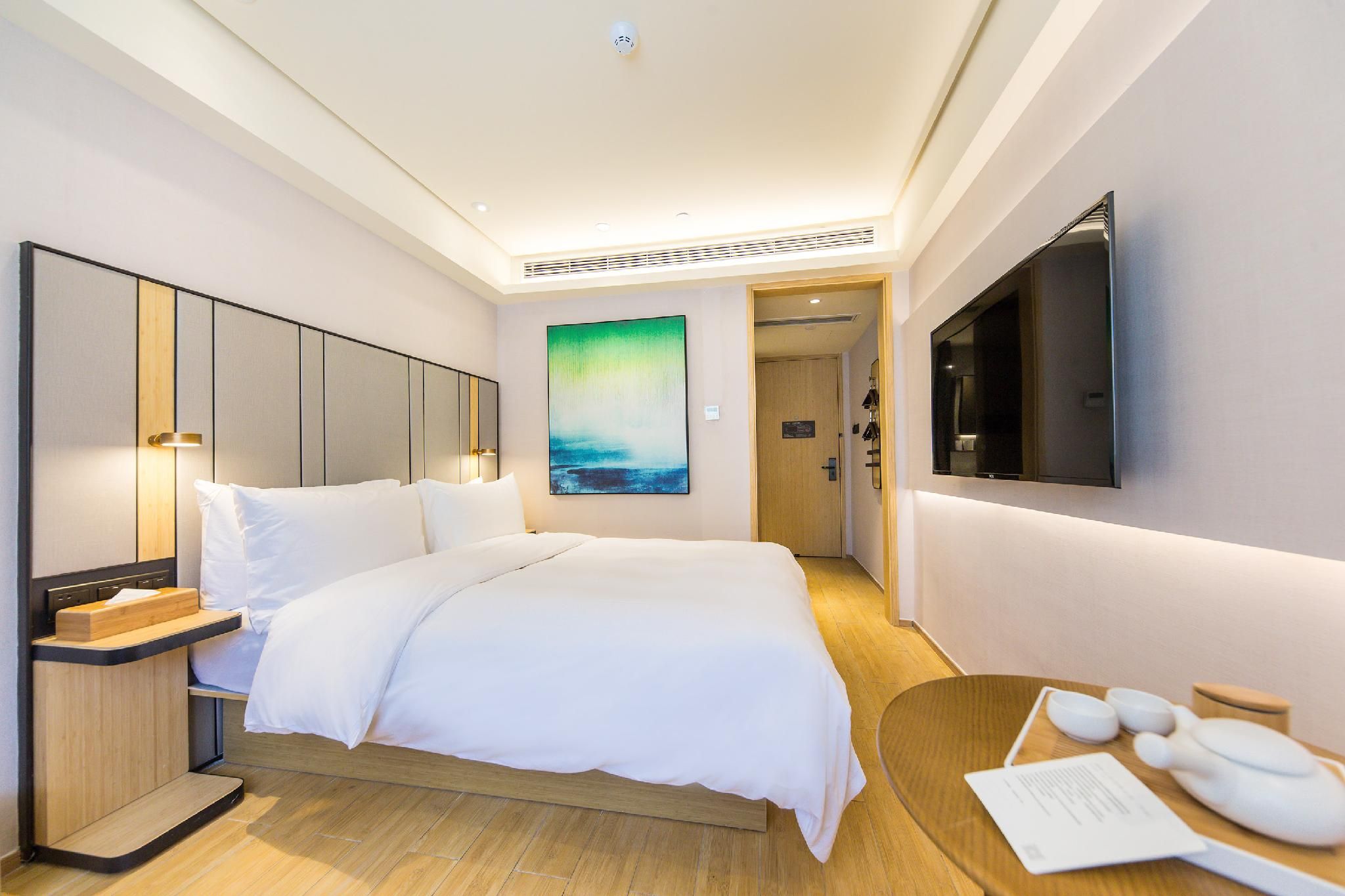 Huazhu - Room With Bed
