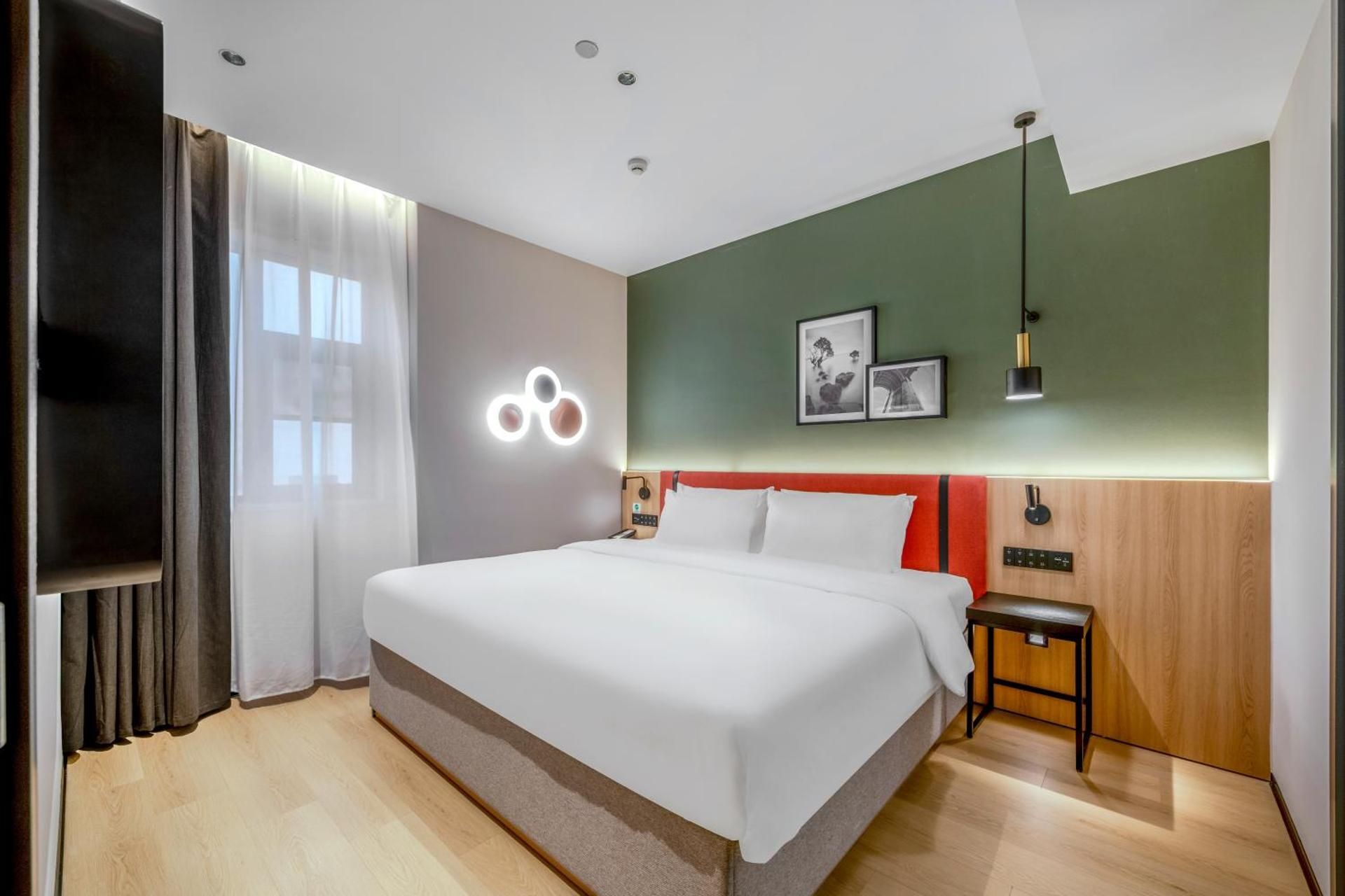 WH - Superior Bed Room