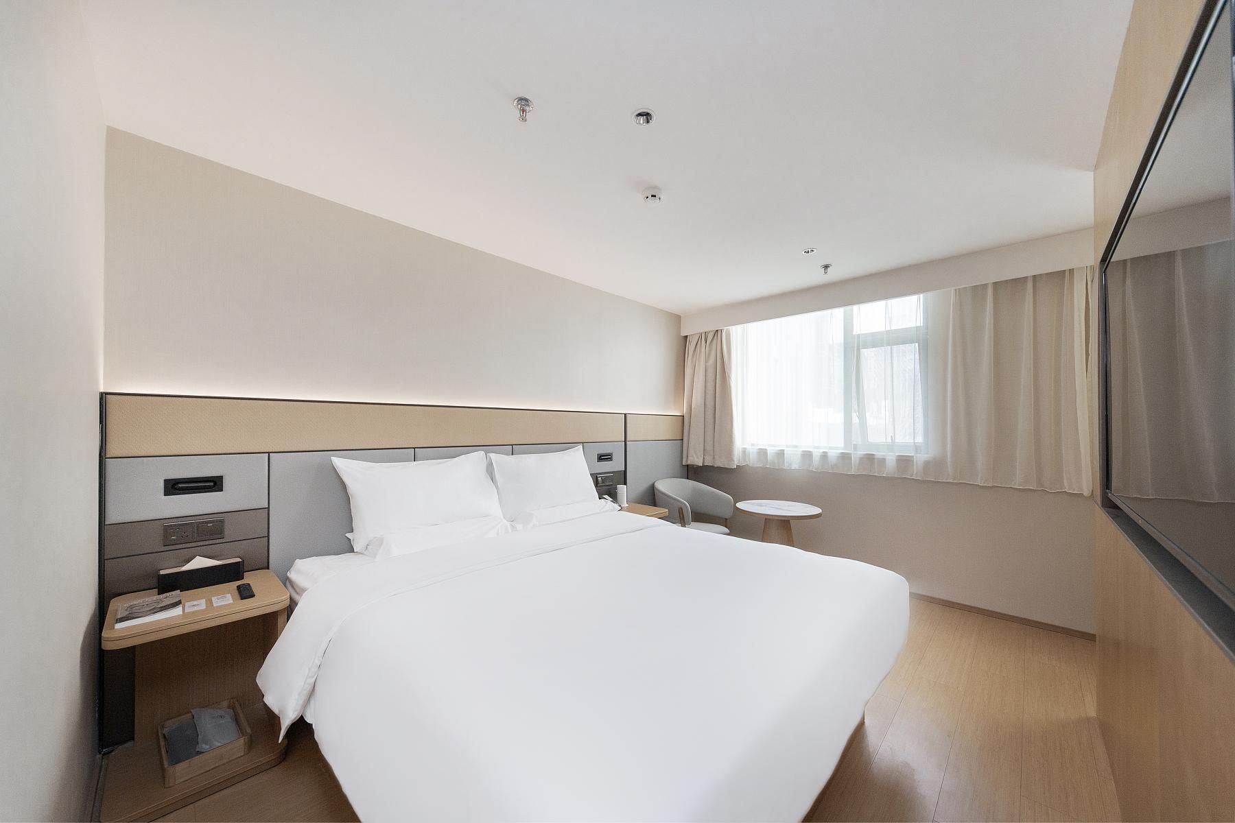 Business Queen Bed Room