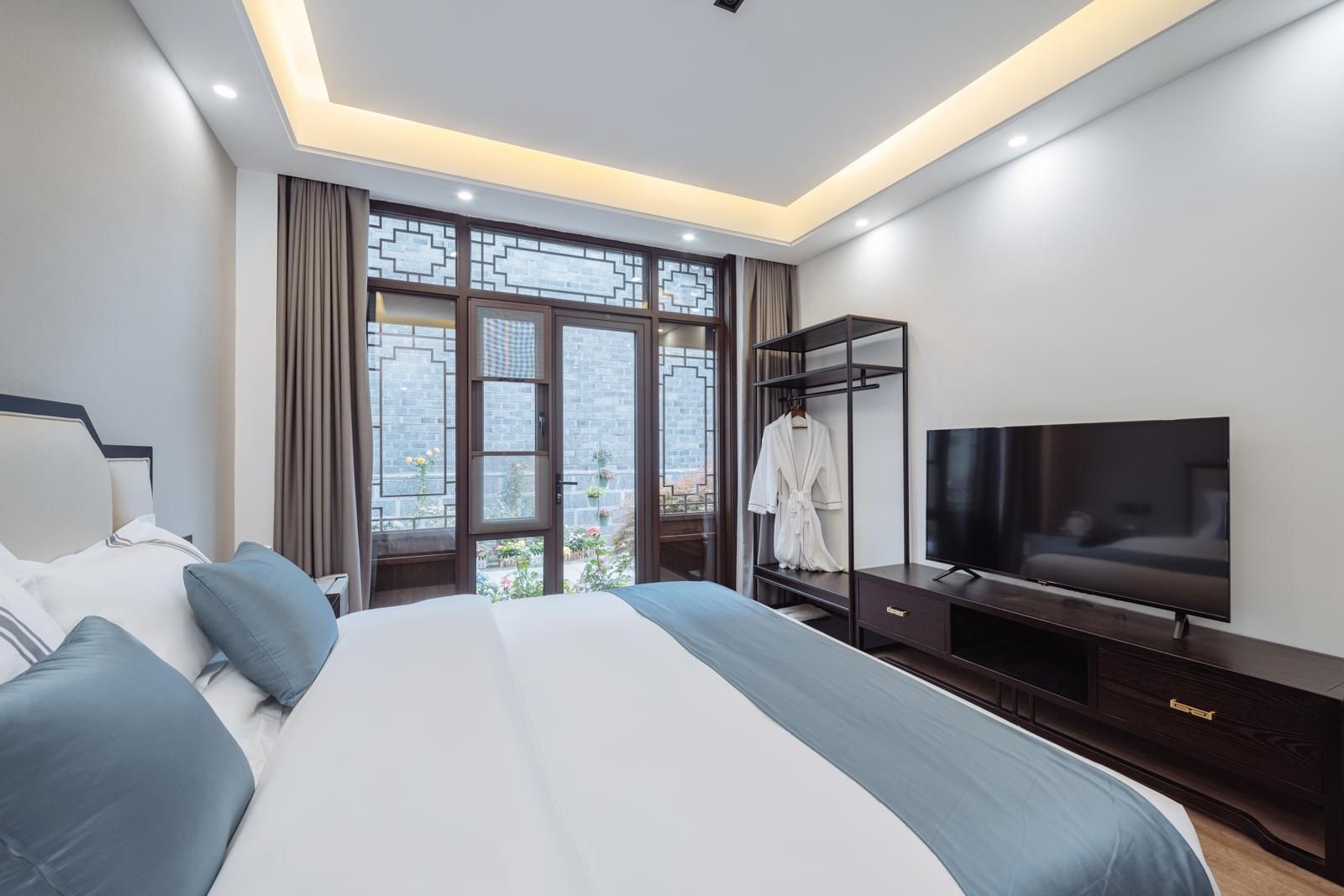 Comfort Queen Room