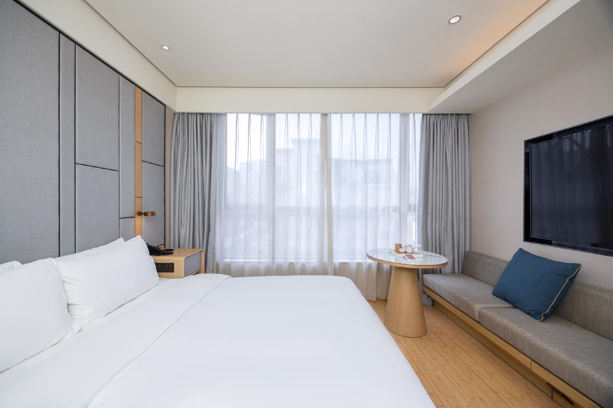 Huazhu - Deluxe Bed Room
