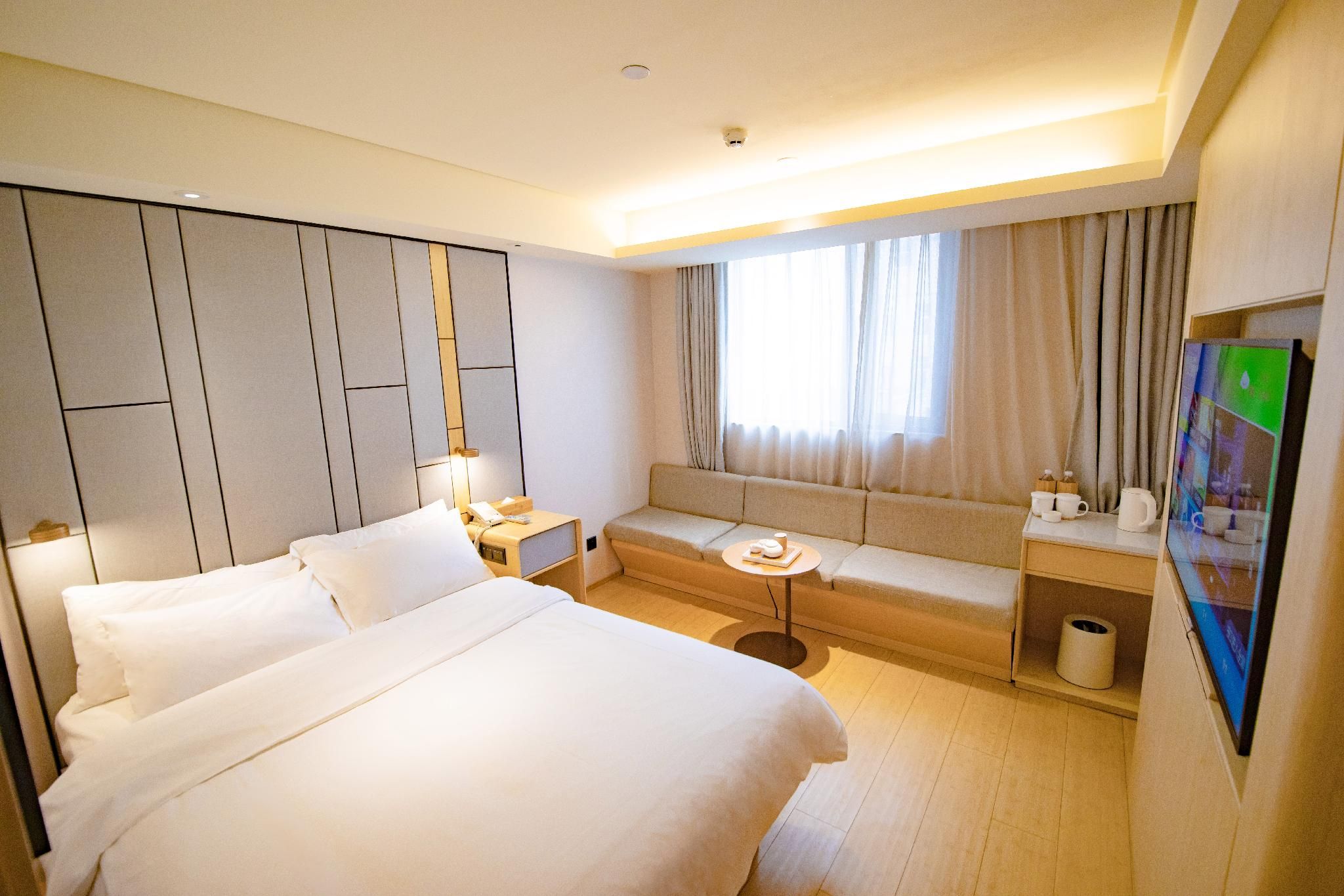 Huazhu - Room With Bed