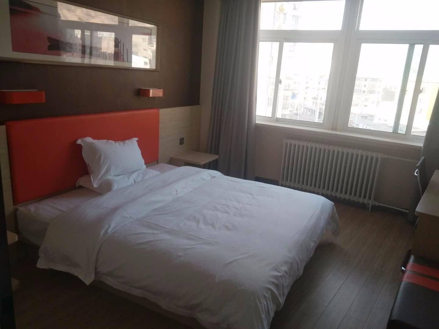 Feature Queen Room