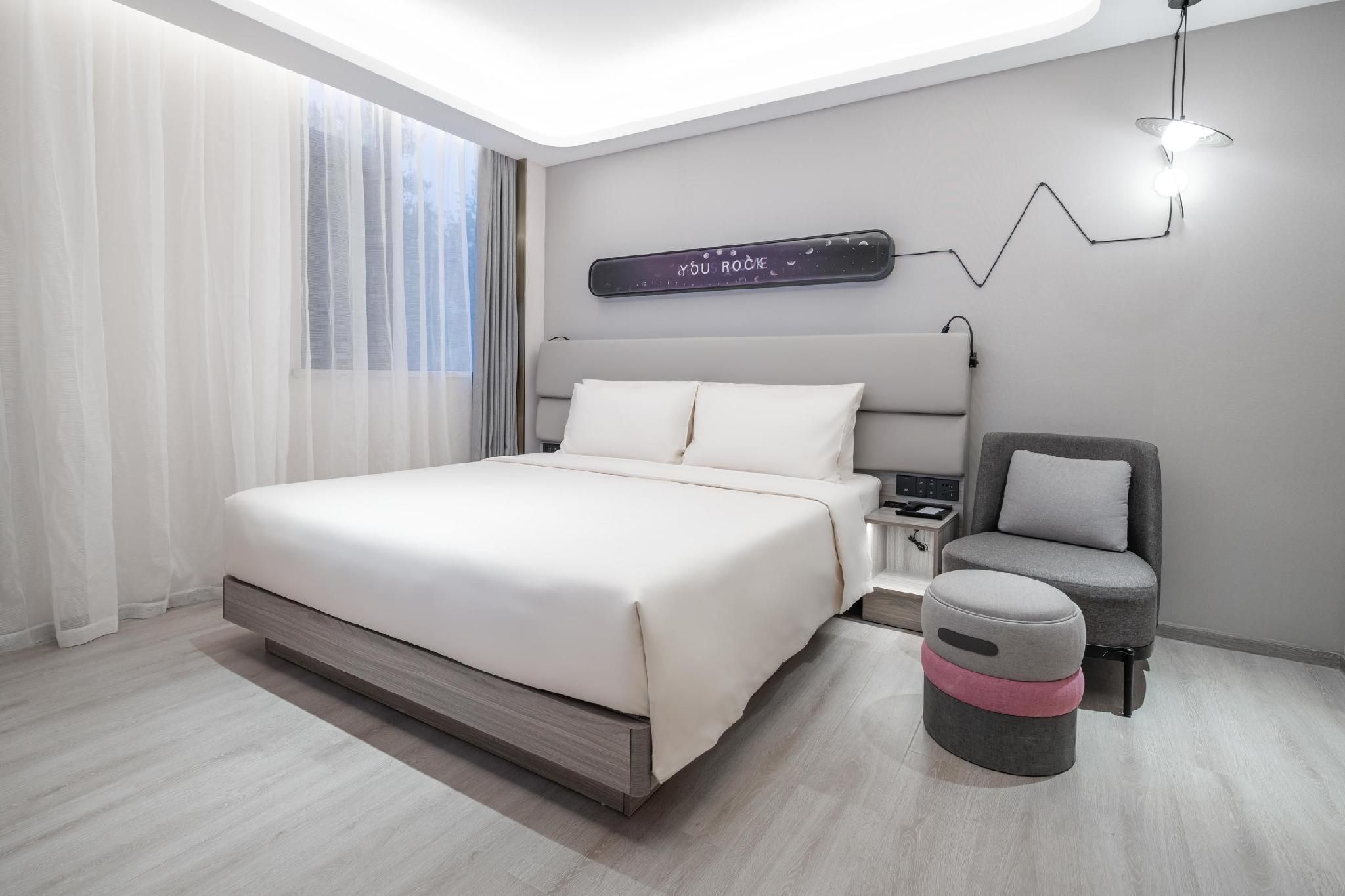 Comfort Queen Room