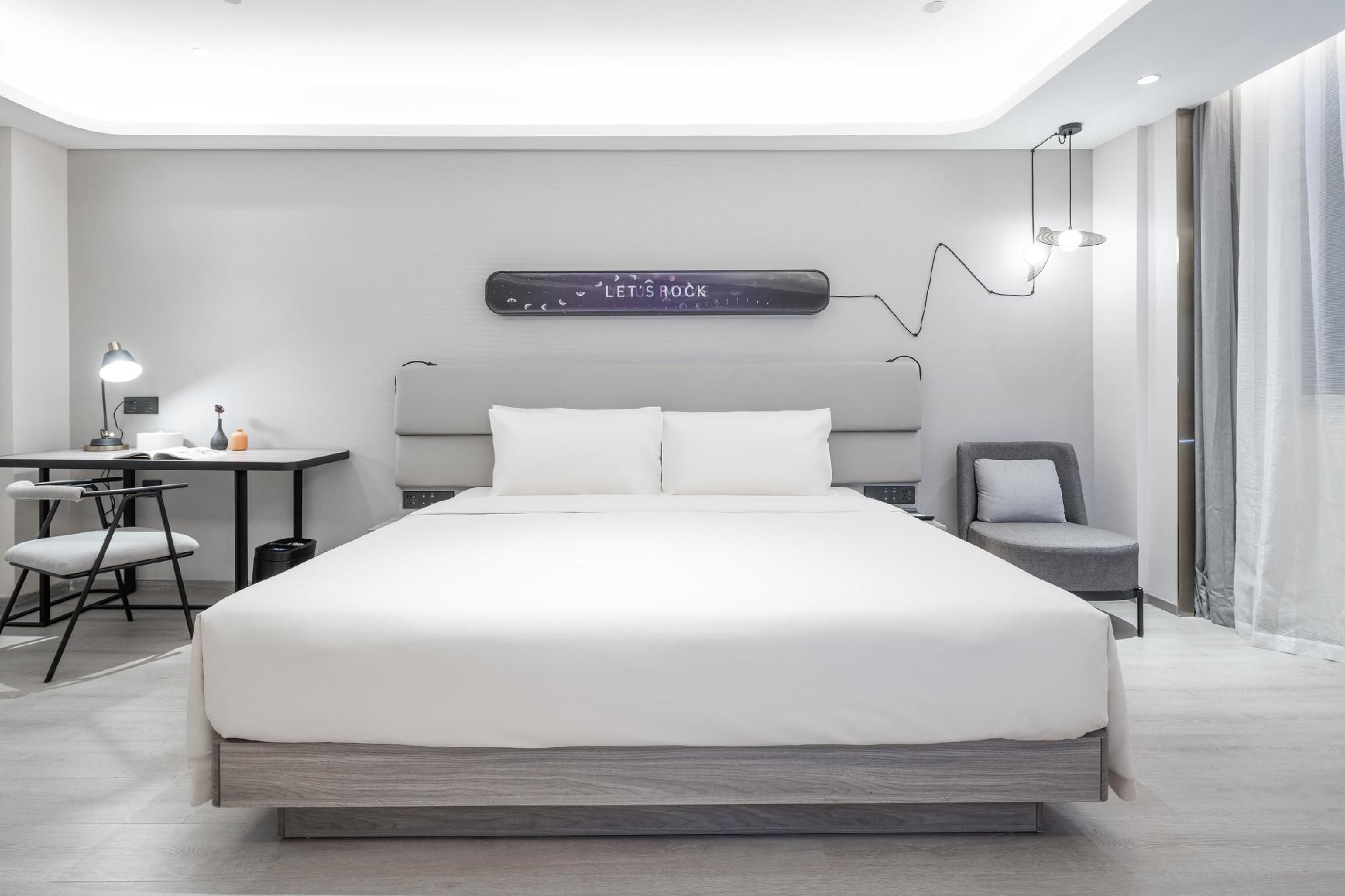 Comfort Queen Room
