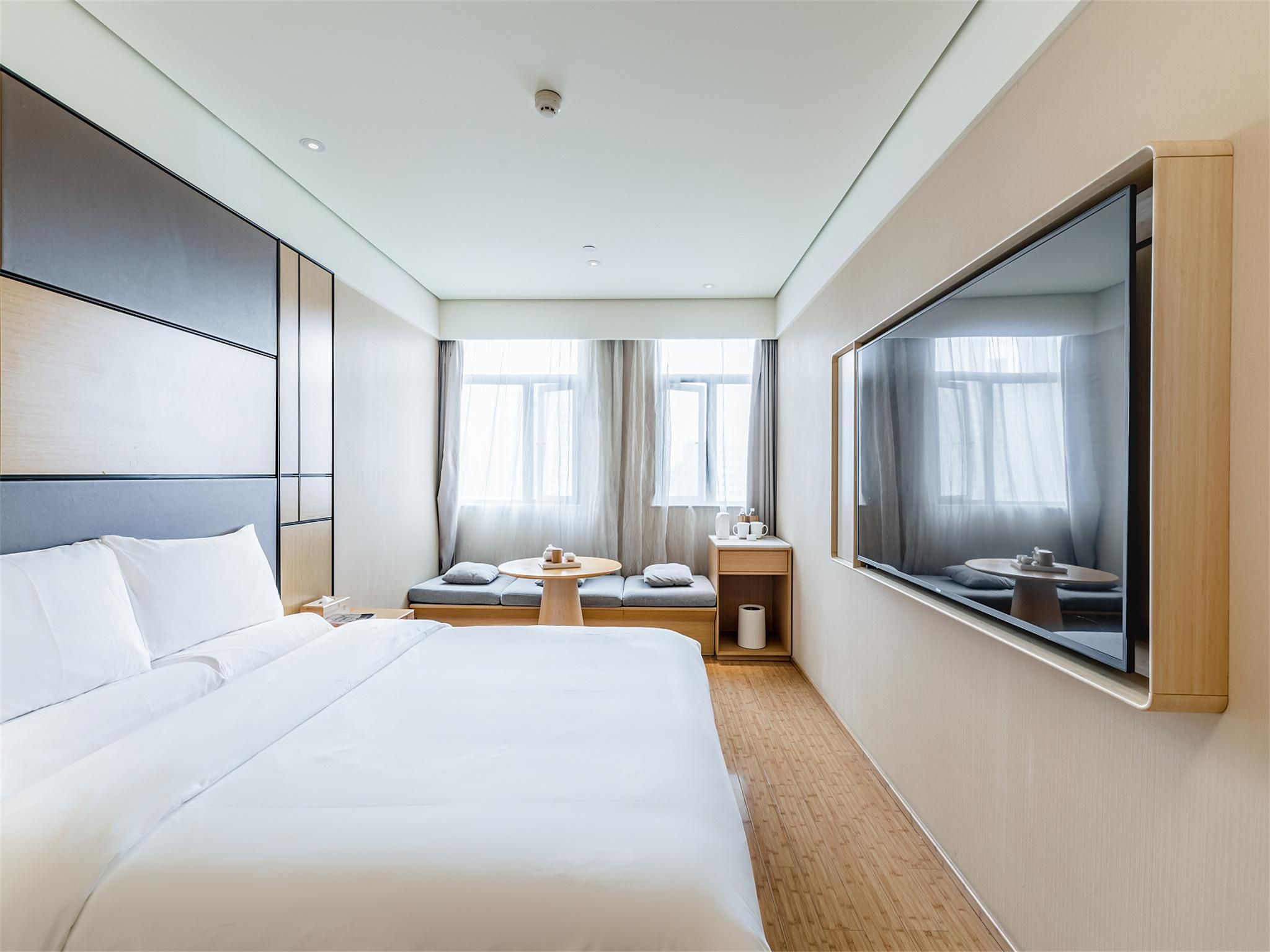 Huazhu - Deluxe Bed Room