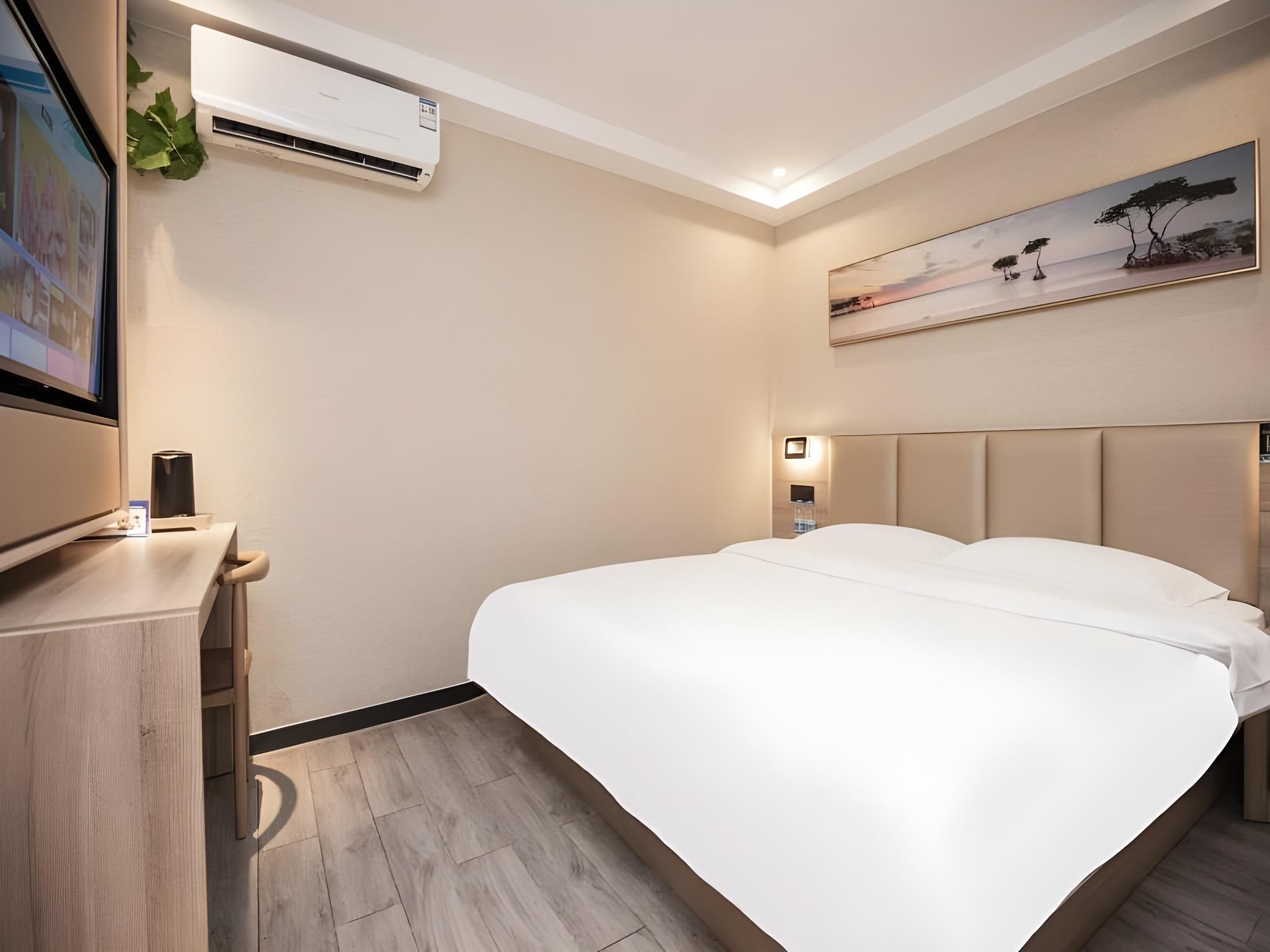 GTR Special offer - Guest Room with One 1.8M Bed