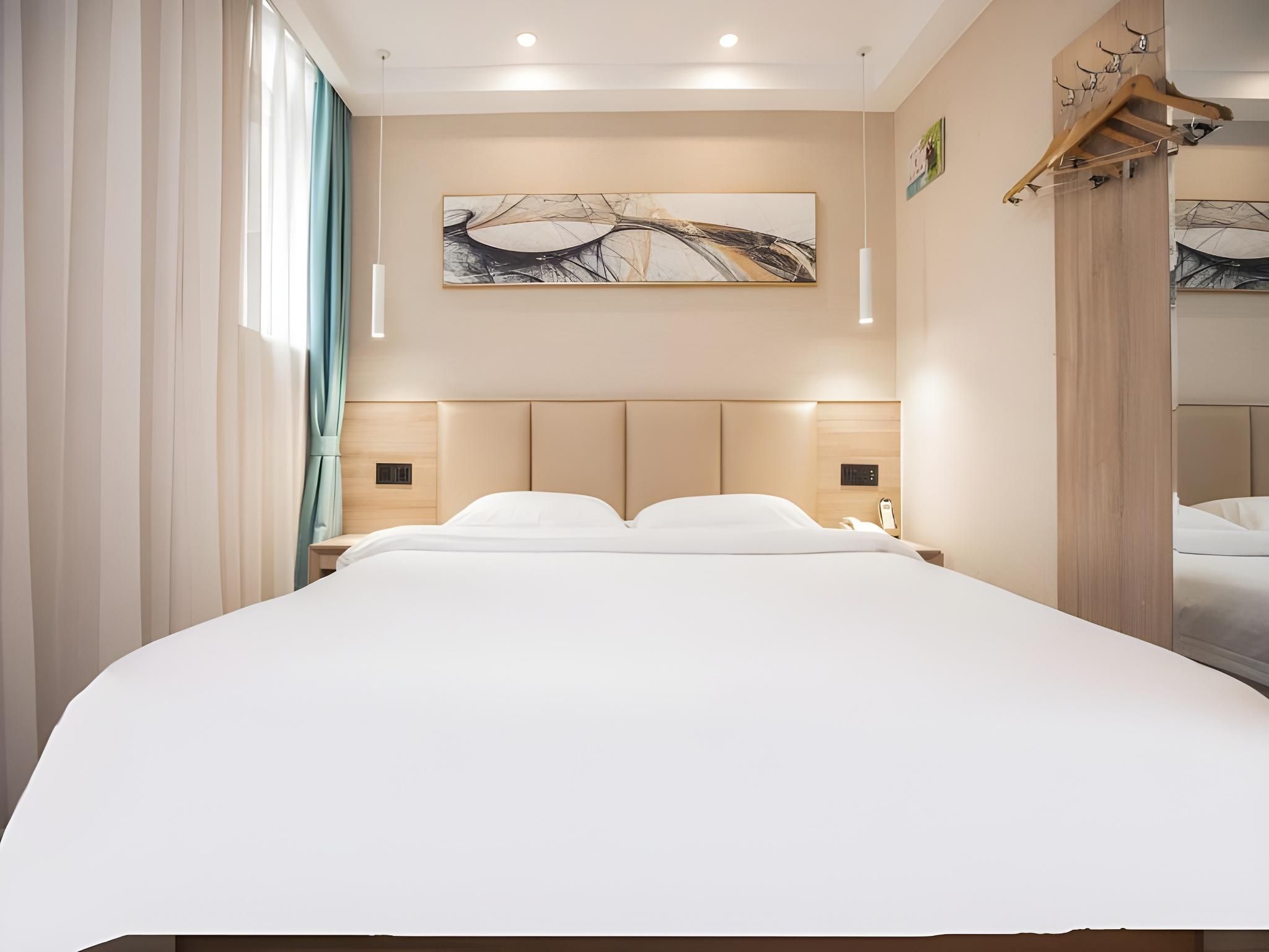 GTI - Delicate 1 Bed Room, 1.8M Bed