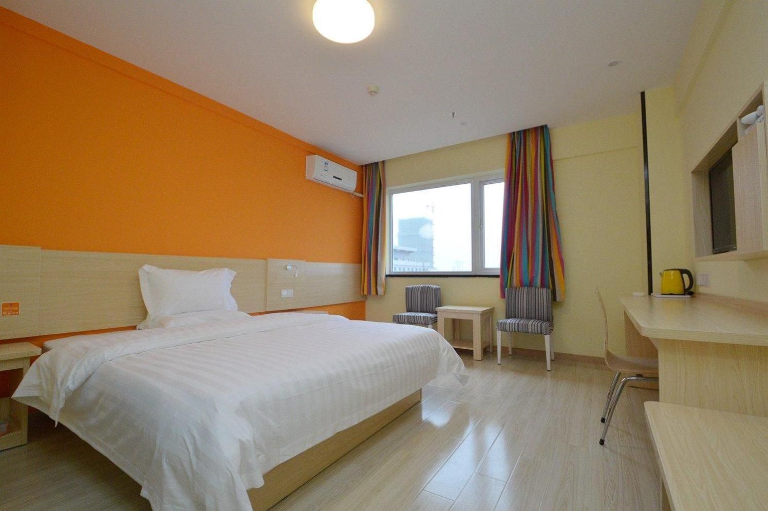 Business Queen Room