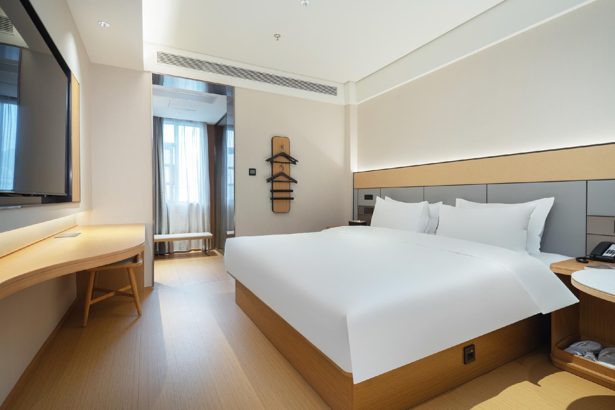 Huazhu - Deluxe Bed Room